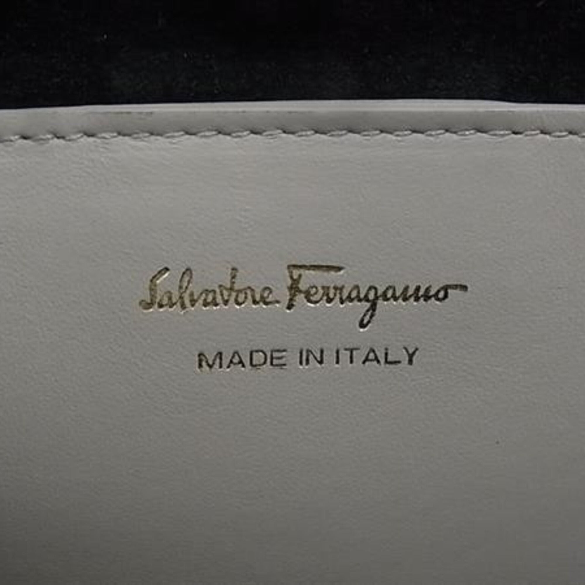 Salvatore Ferragamo Grayish Leather Handbag Shoulder Bag (Pre-Owned)