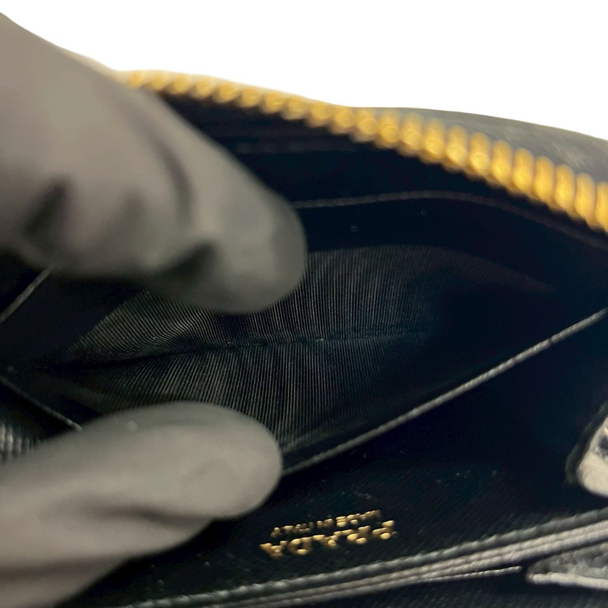 Prada Black Leather Coin Purse/Coin Case (Pre-Owned)