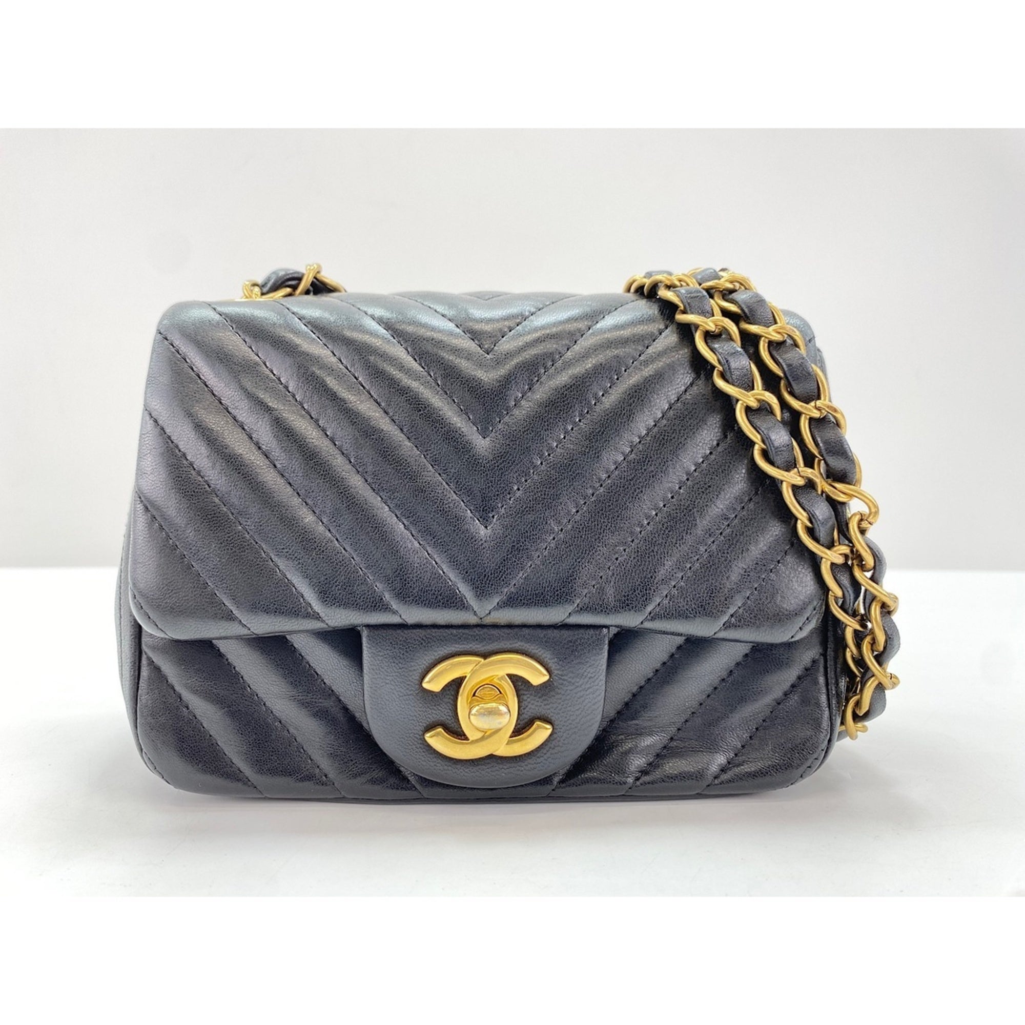 Chanel Black Shoulder Bag (Pre-Owned)