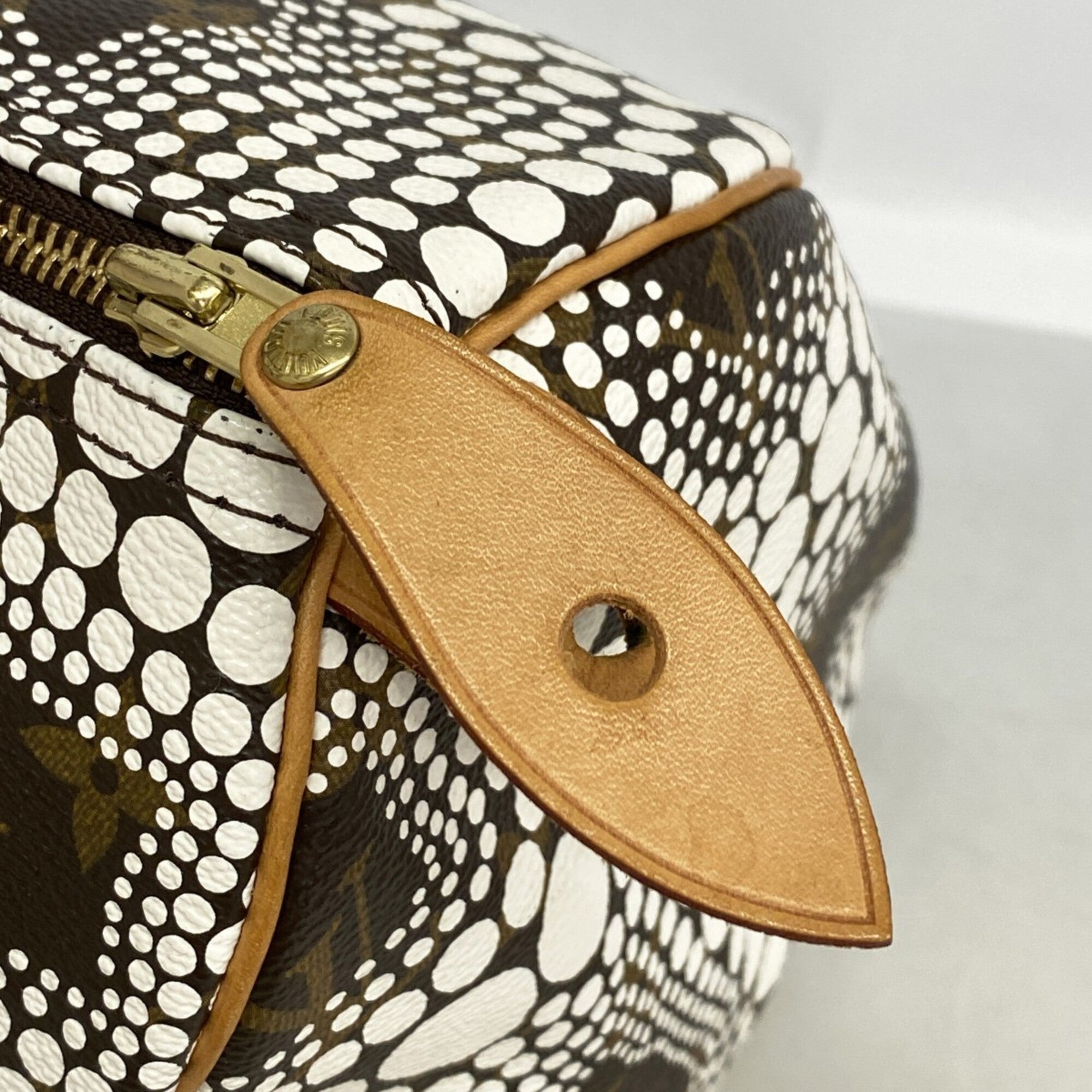 Louis Vuitton Blanc Handbag (Pre-Owned)