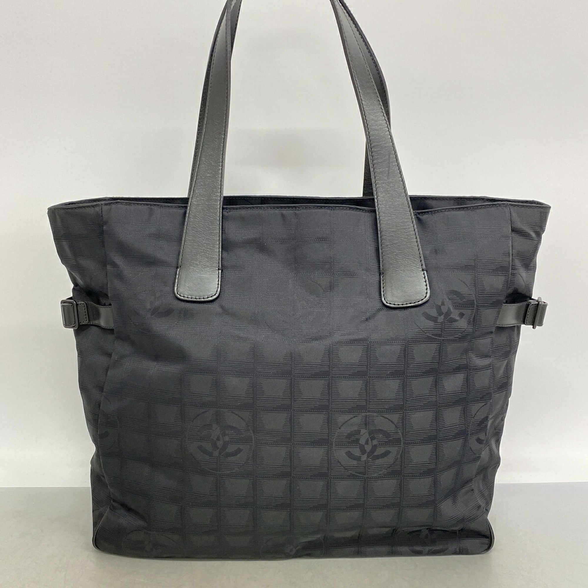 Chanel Black Nylon Tote Bag (Pre-Owned)