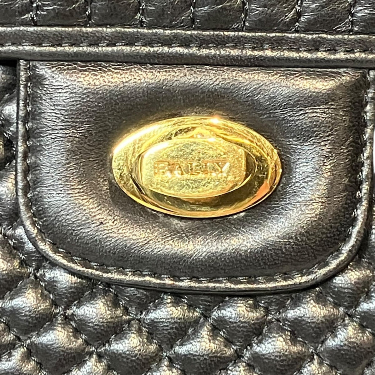 Bally Black Leather Shoulder Bag (Pre-Owned)