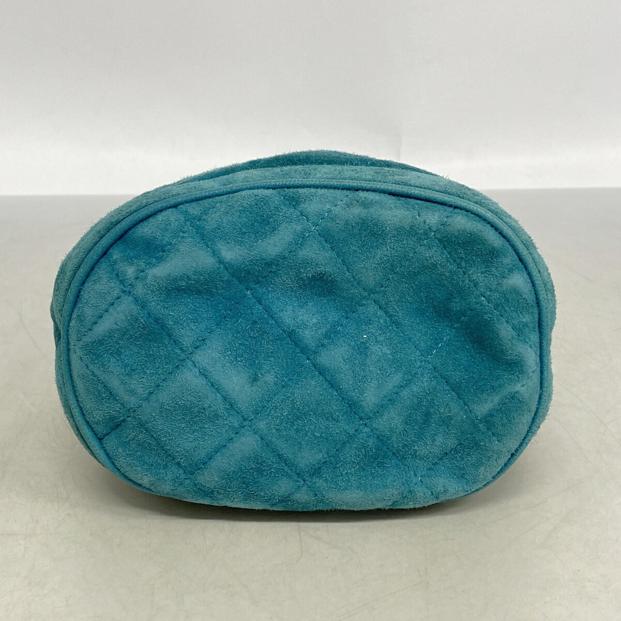 Chanel Blue Suede Shoulder Bag (Pre-Owned)