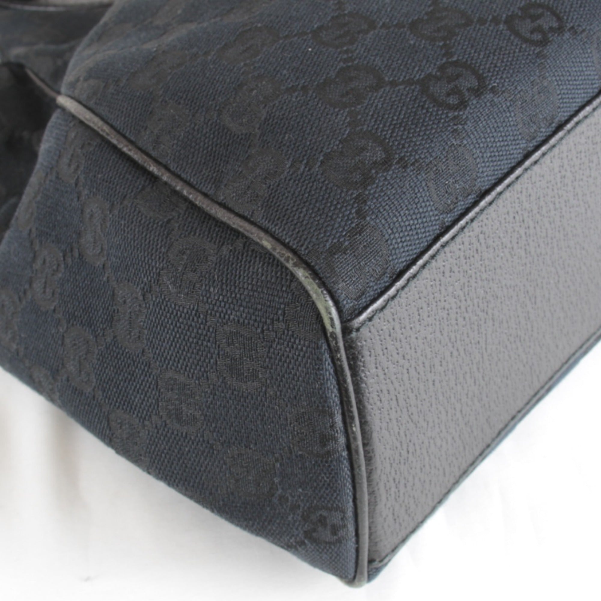 Gucci Black White Gg Canvas Handbag (Pre-Owned)