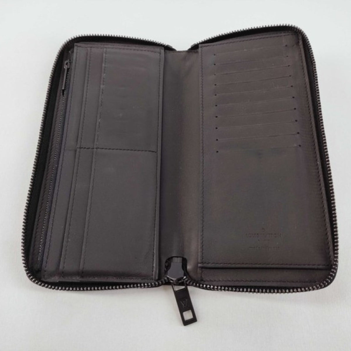 Louis Vuitton Black Leather Long Wallet (Bi-Fold) (Pre-Owned)