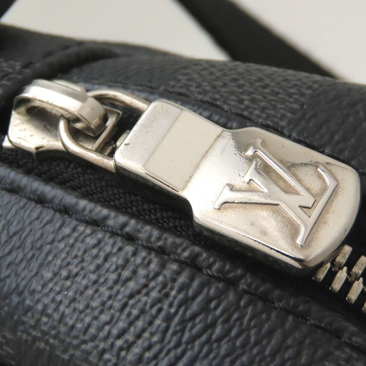 Louis Vuitton Black Damier Canvas Damier Graphite Gray Damier Graphite Shoulder Bag (Pre-Owned)