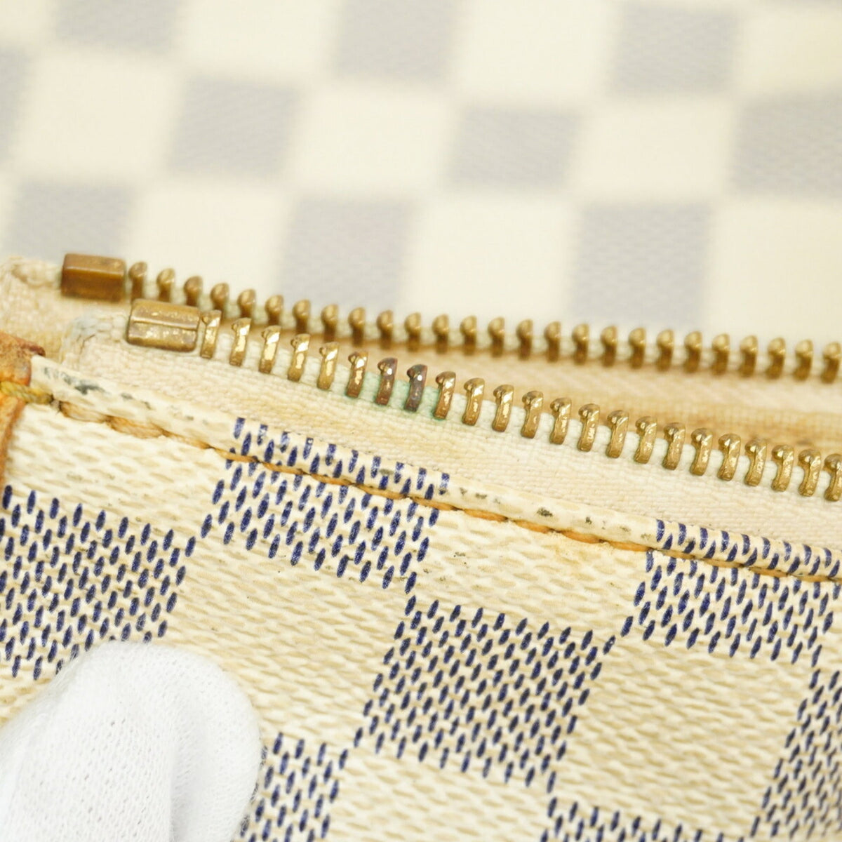 Louis Vuitton White Tote Bag (Pre-Owned)