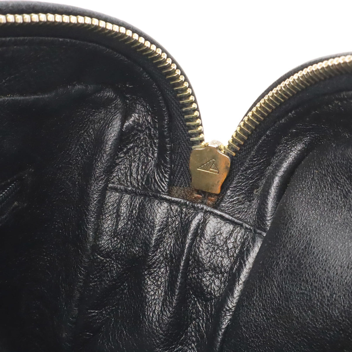 Chanel Black Grained Calfskin Shoulder Bag (Pre-Owned)