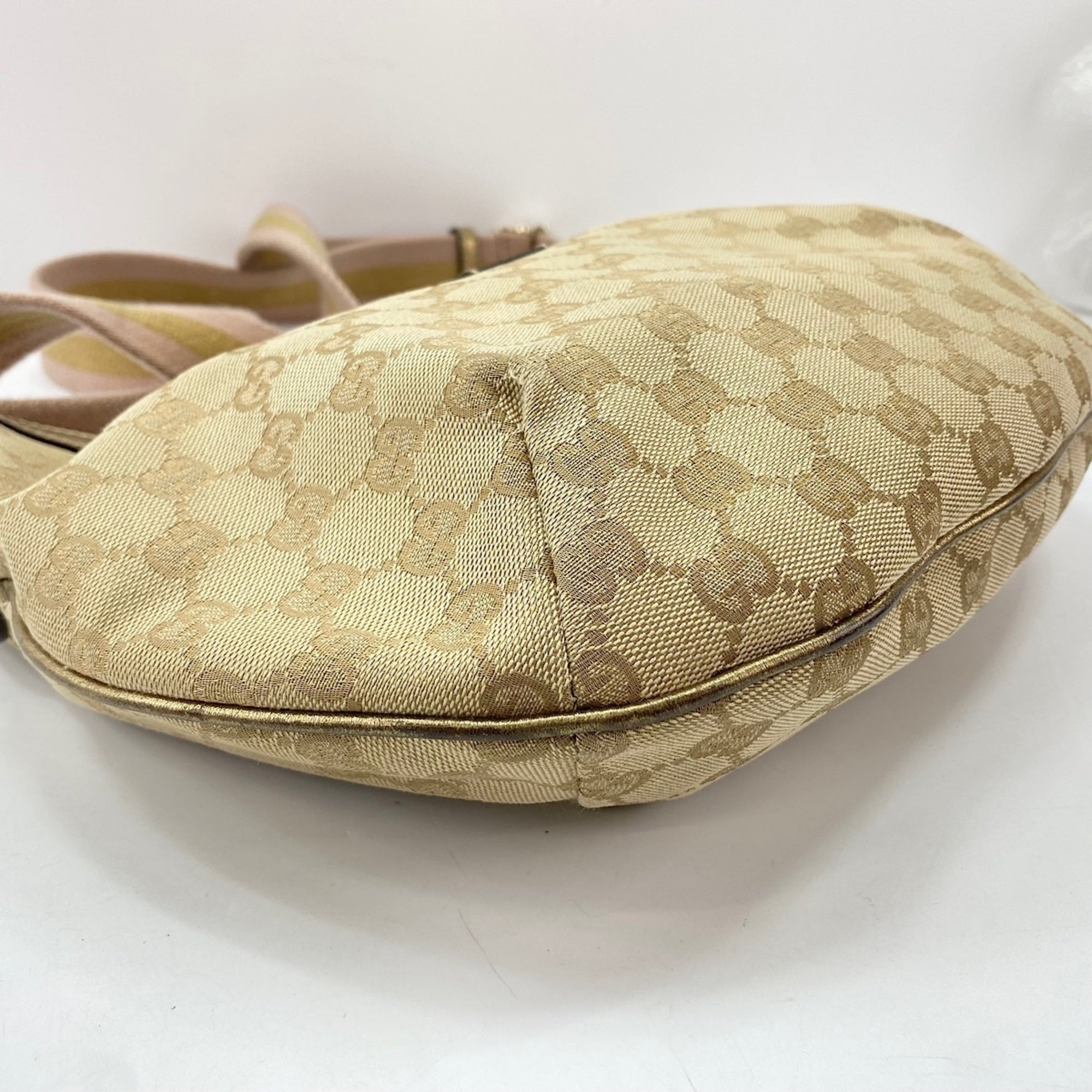 Gucci Beige Shoulder Bag (Pre-Owned)