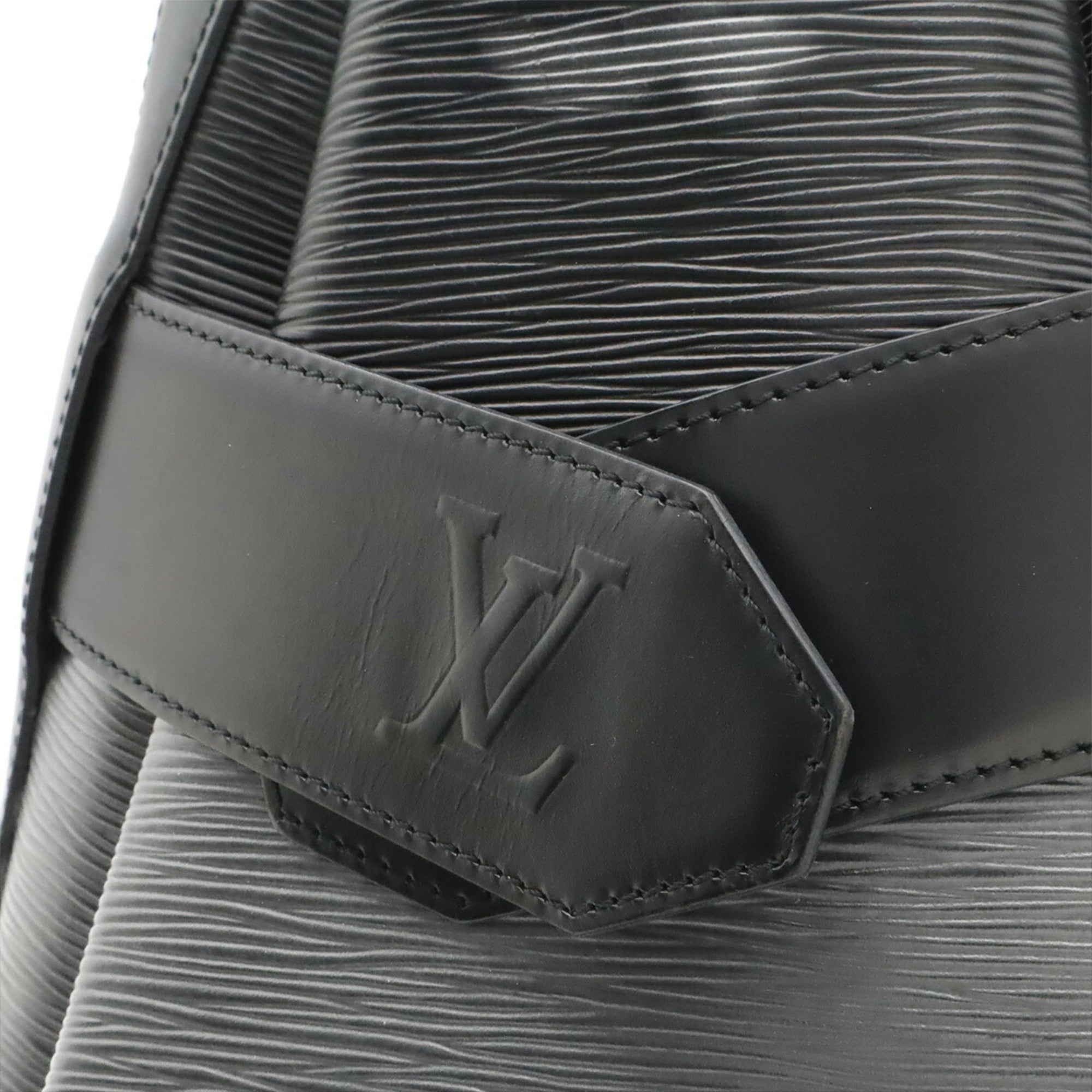 Louis Vuitton Noir Epi Leather Shoulder Bag (Pre-Owned)