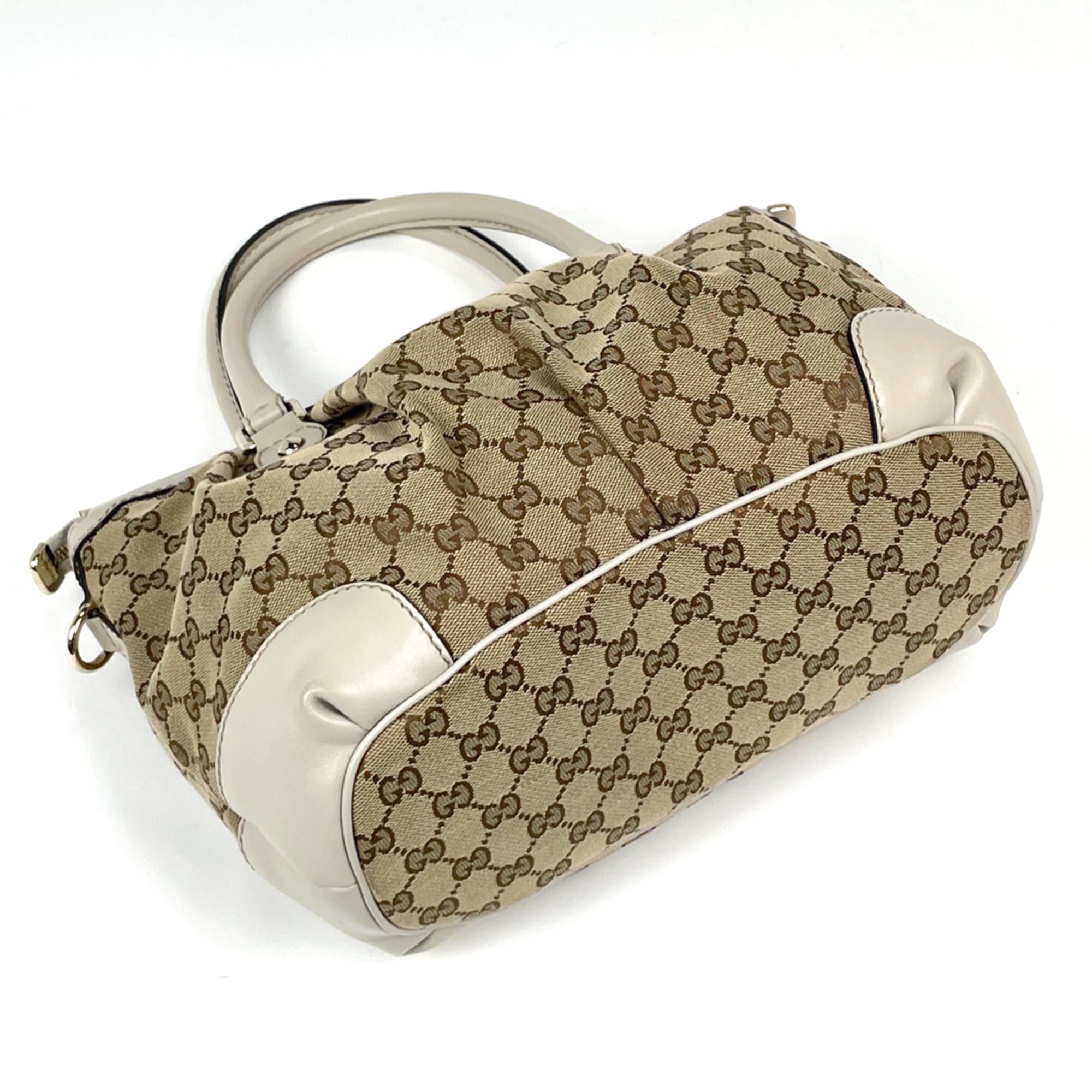 Gucci Beige Gg Canvas Handbag (Pre-Owned)