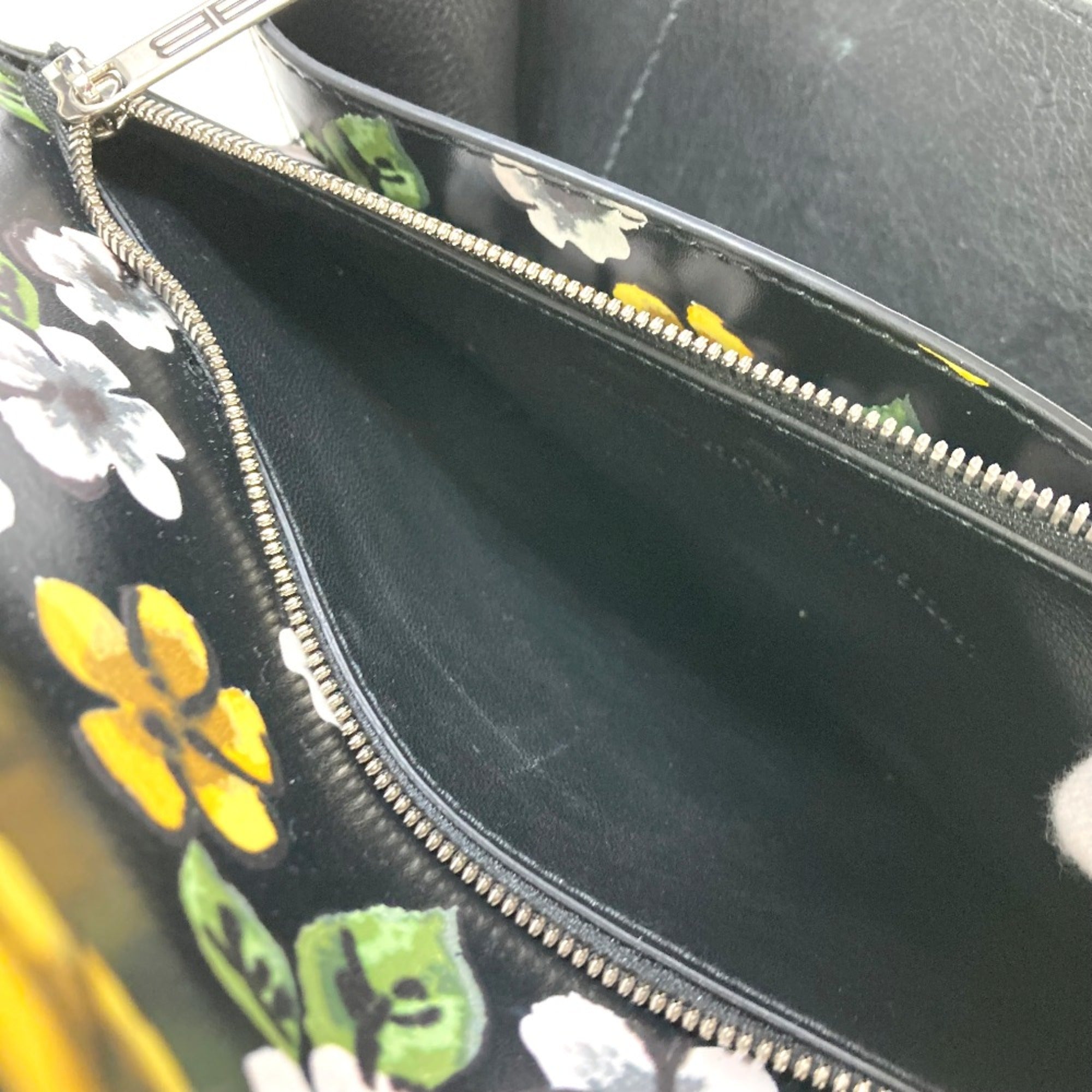 Balenciaga Black Leather Shoulder Bag (Pre-Owned)
