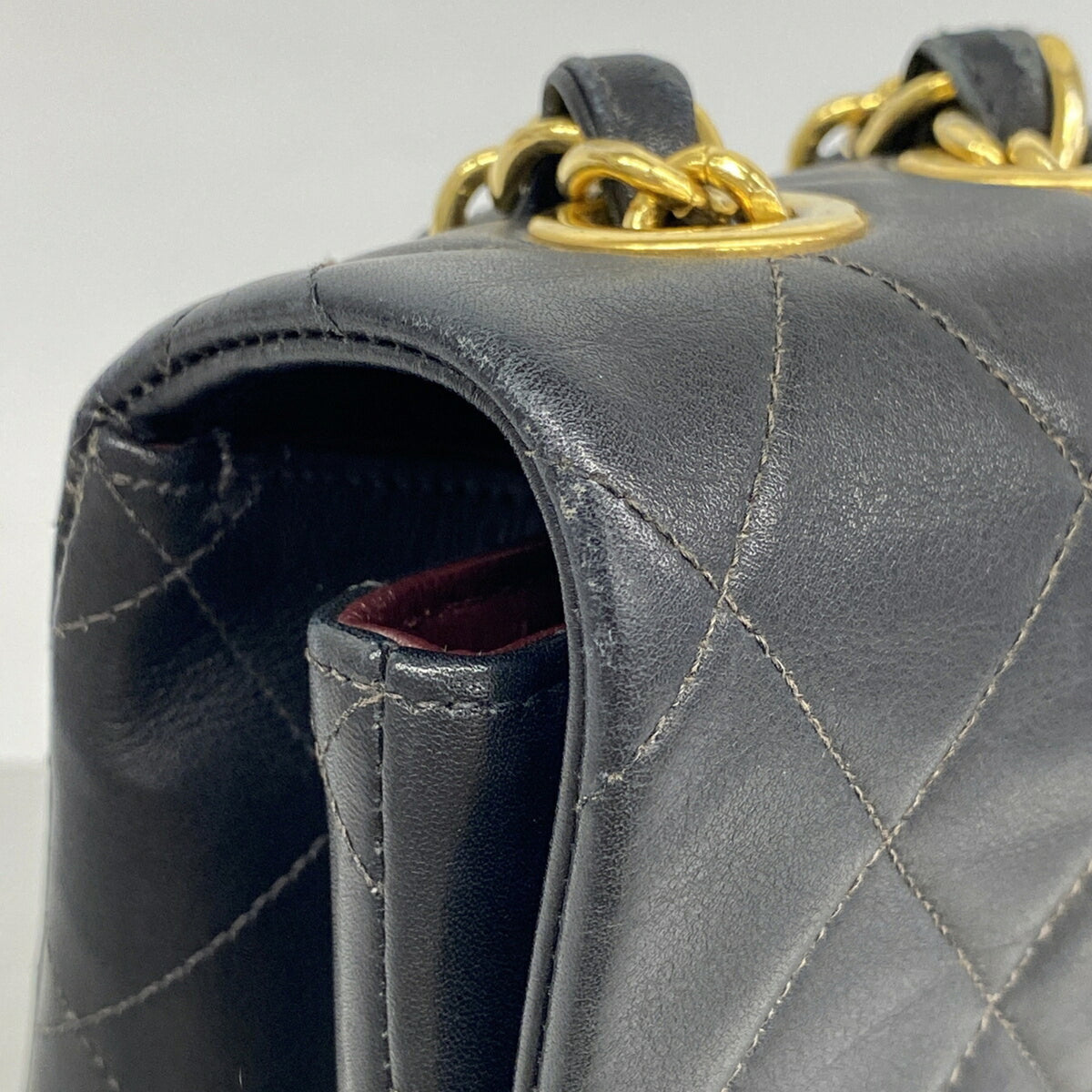 Chanel Black Leather Shoulder Bag (Pre-Owned)