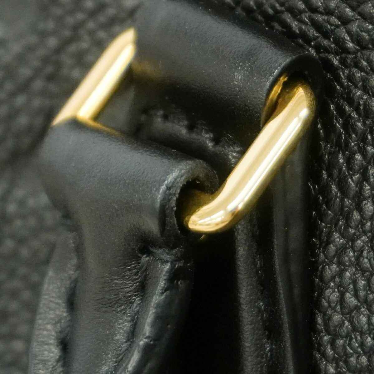 Louis Vuitton Noir Handbag (Pre-Owned)
