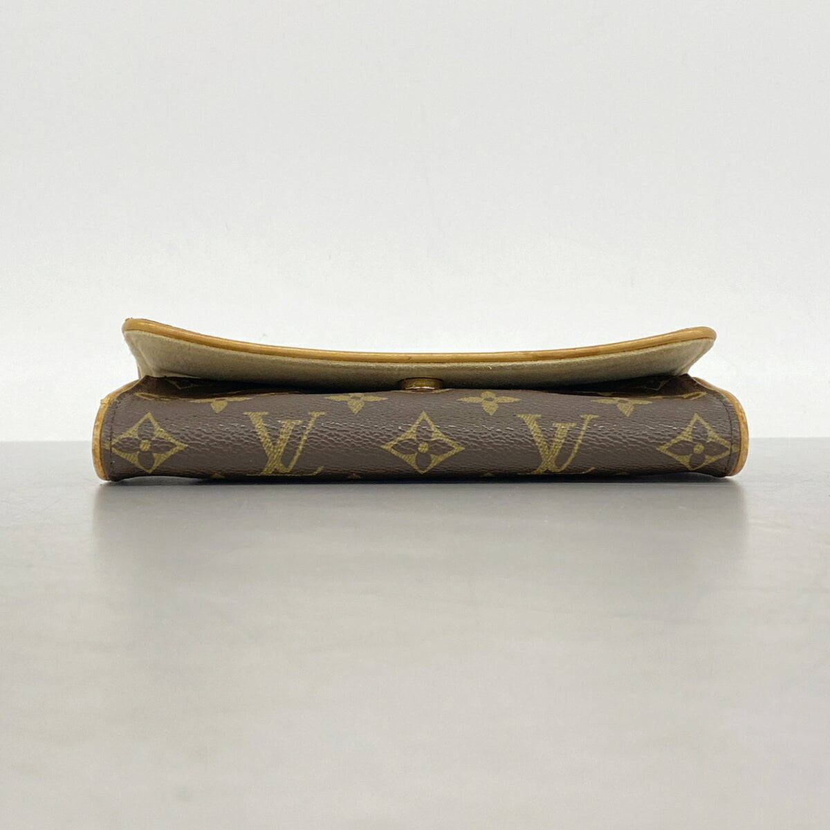 Louis Vuitton Brown Shoulder Bag (Pre-Owned)