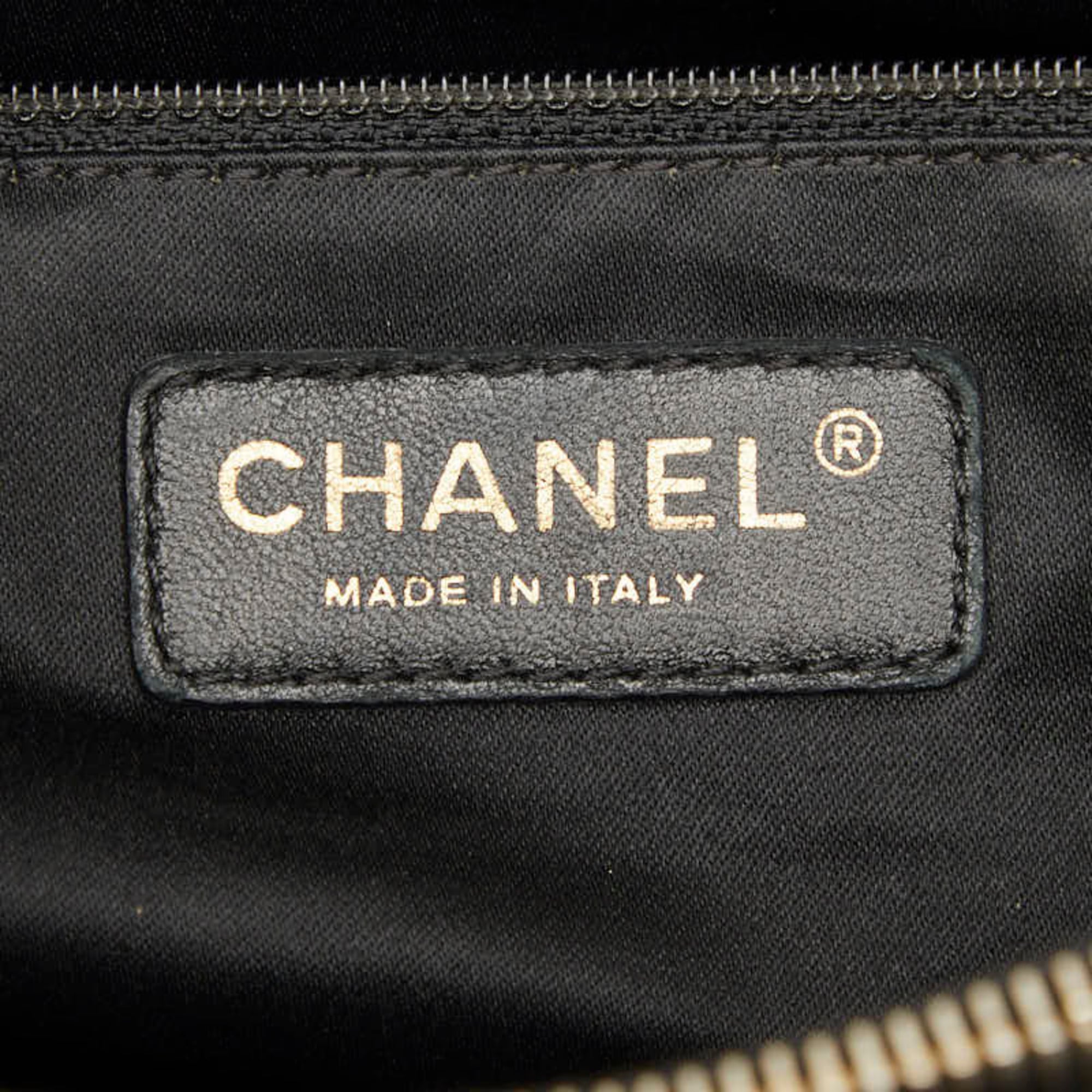Chanel Black Grained Calfskin Shoulder Bag Tote Bag (Pre-Owned)