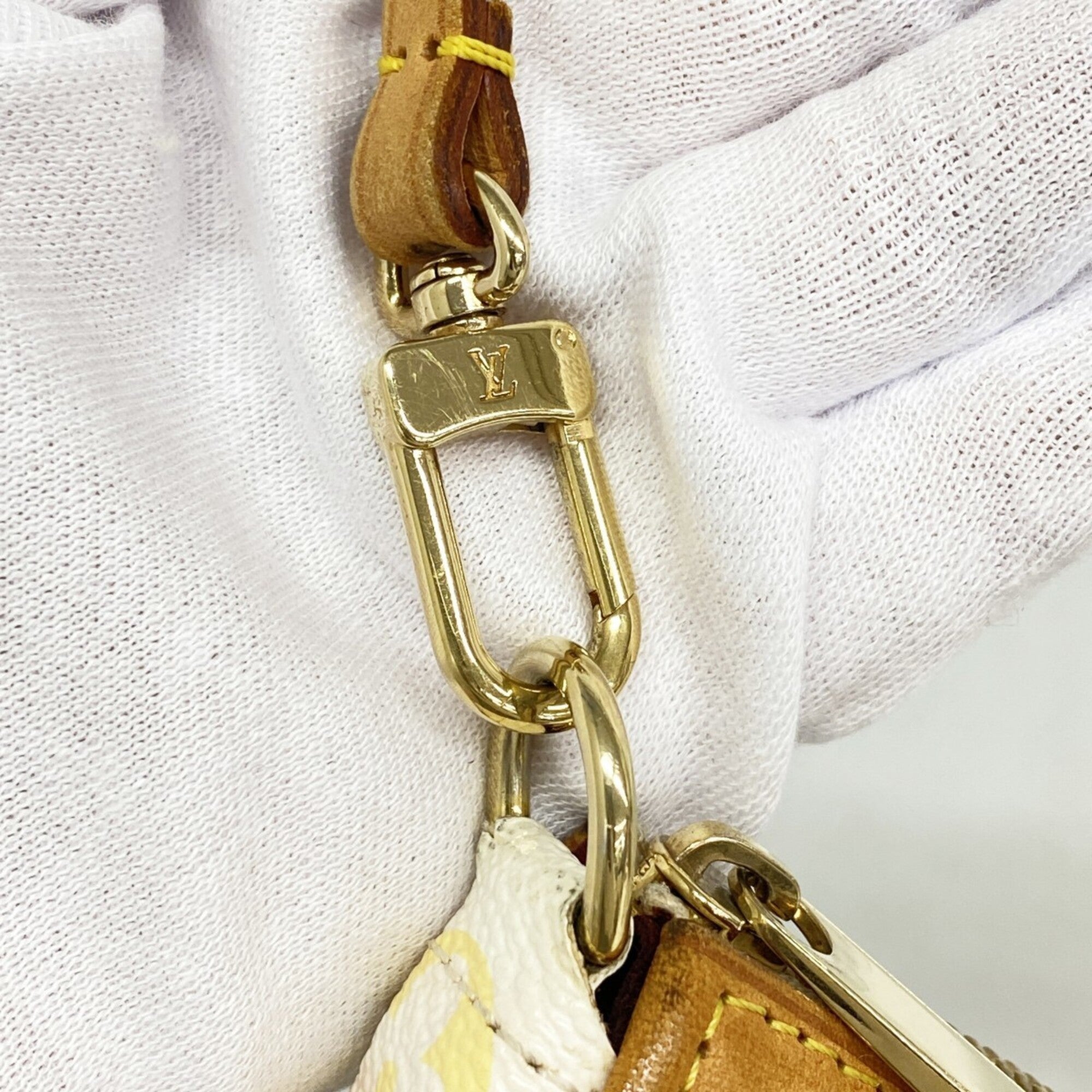 Louis Vuitton Blanc Pouch (Pre-Owned)