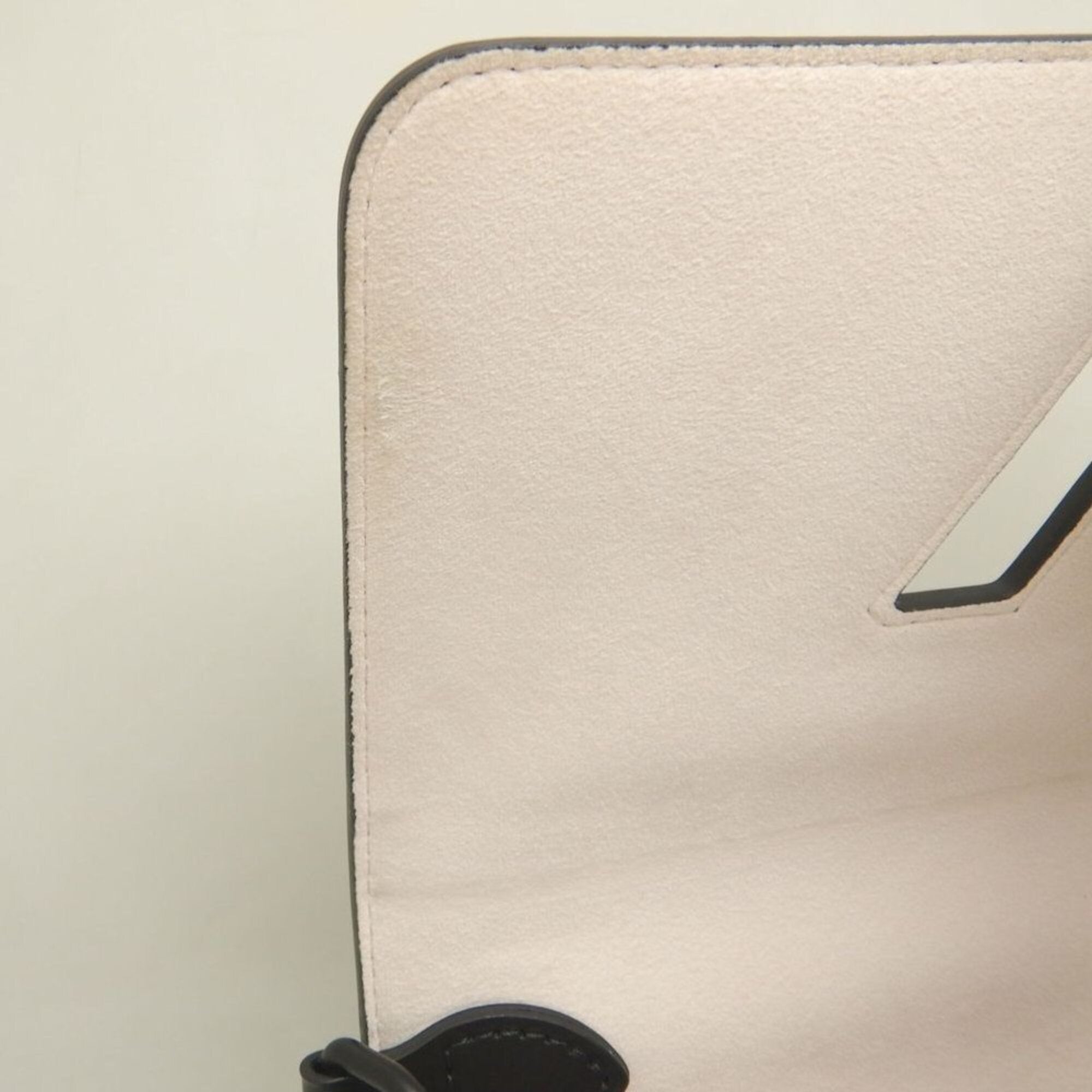 Louis Vuitton Black White Leather Shoulder Bag (Pre-Owned)
