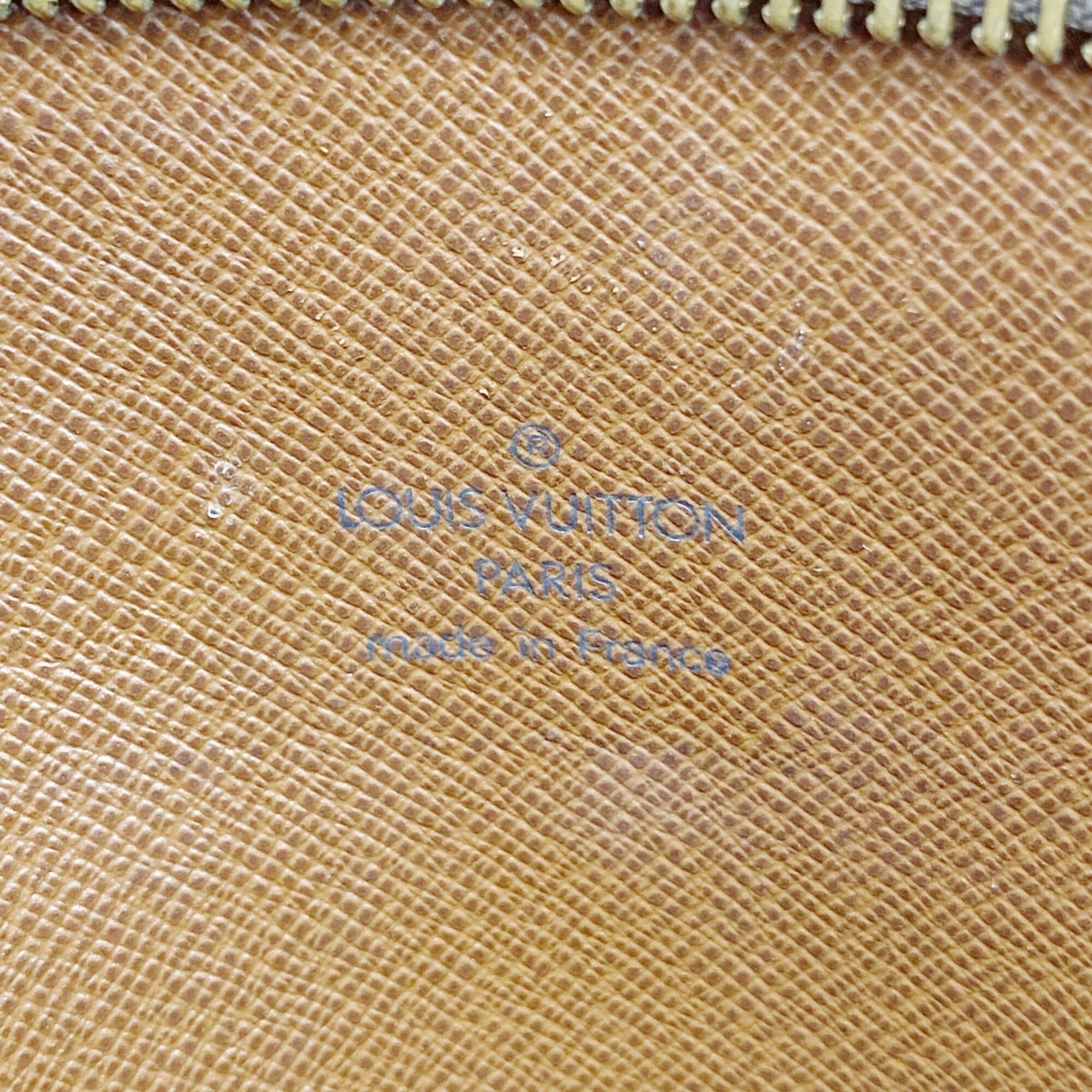 Louis Vuitton Brown Shoulder Bag (Pre-Owned)
