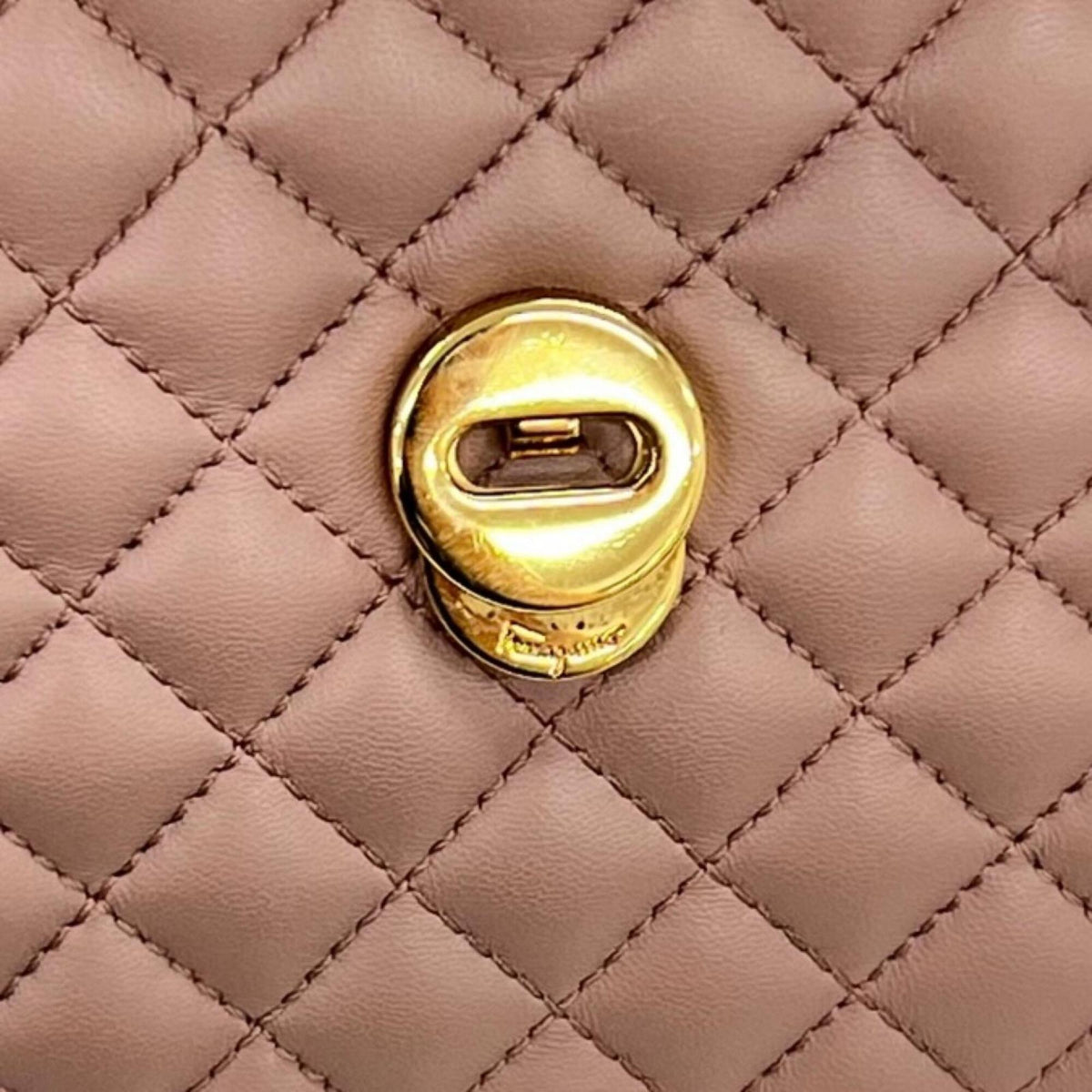 Salvatore Ferragamo Pink Leather Shoulder Bag (Pre-Owned)