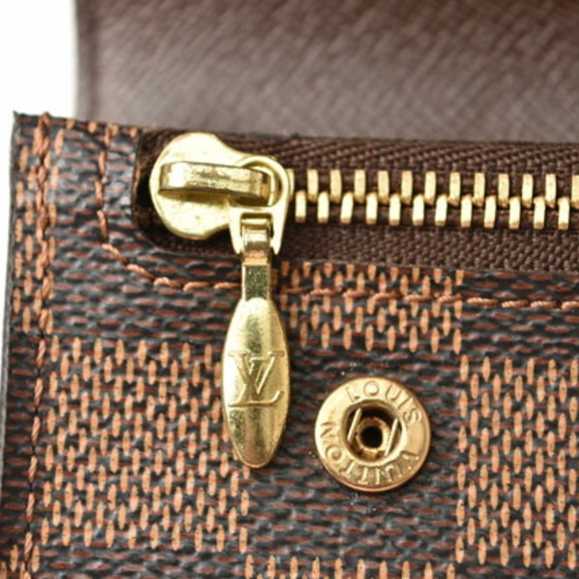Louis Vuitton Damier Damier Canvas Damier Canvas Chain/Shoulder Wallet (Pre-Owned)