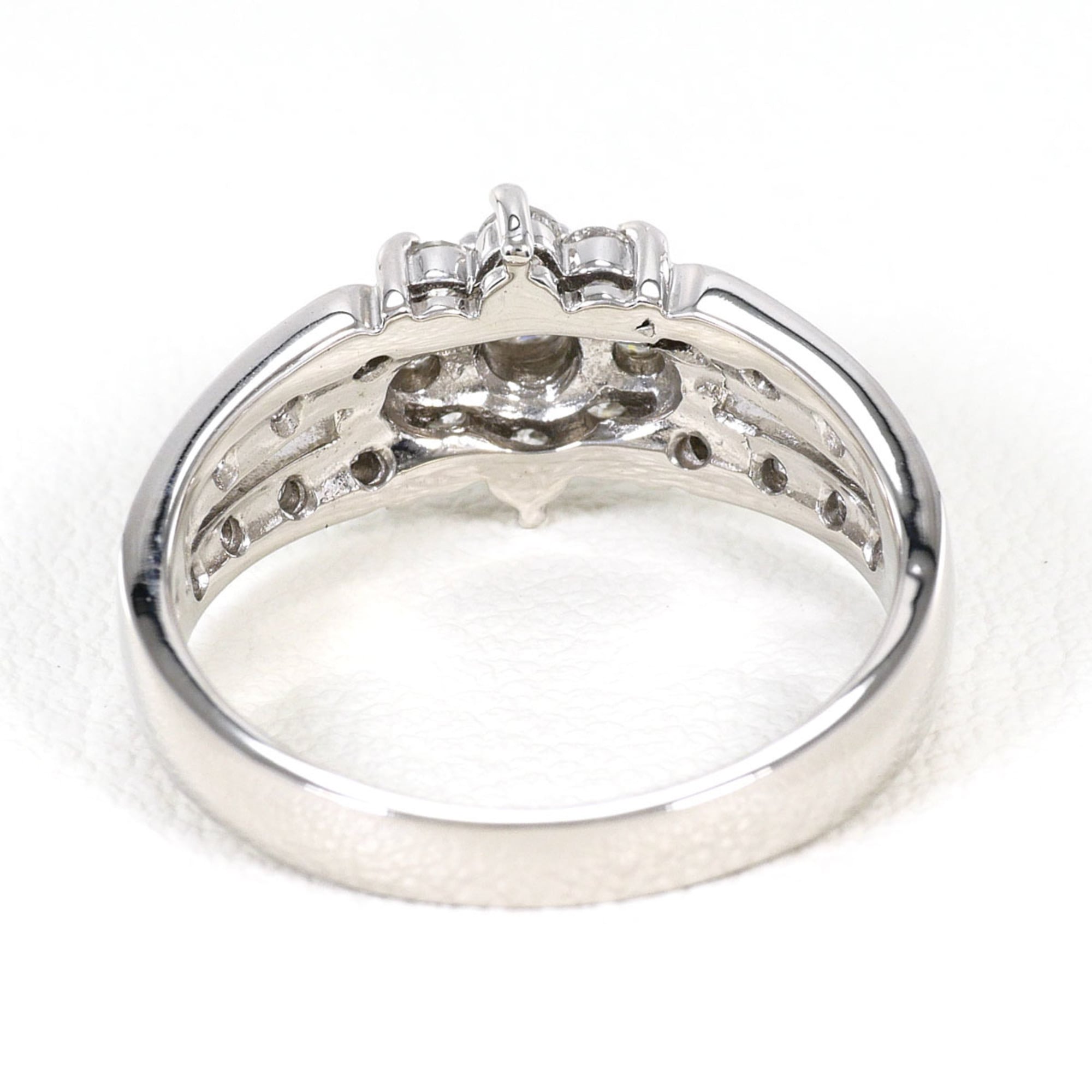 Unbranded White Gold White Gold (18K) Band Ring (Pre-Owned)