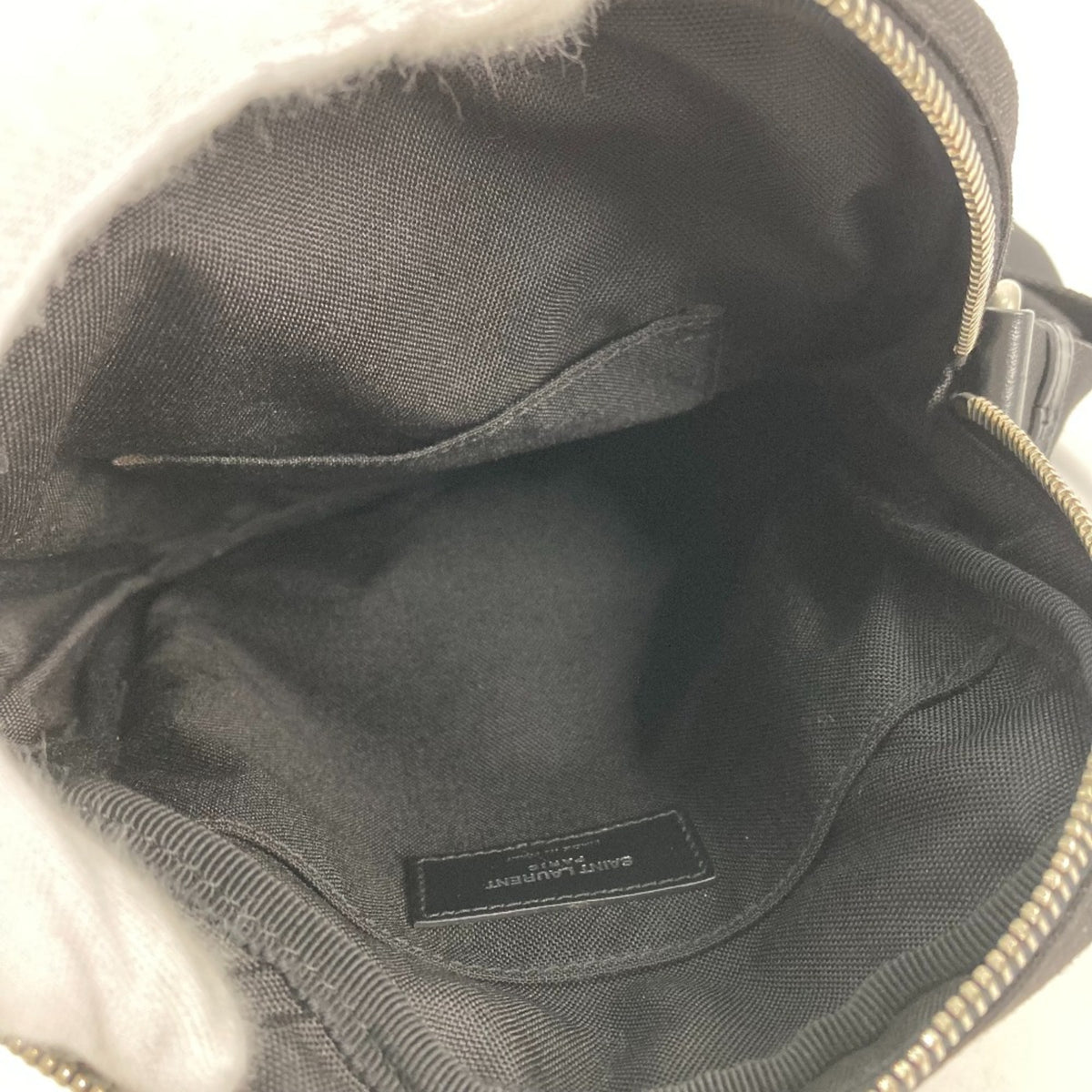 Saint Laurent Black Leather Shoulder Bag (Pre-Owned)