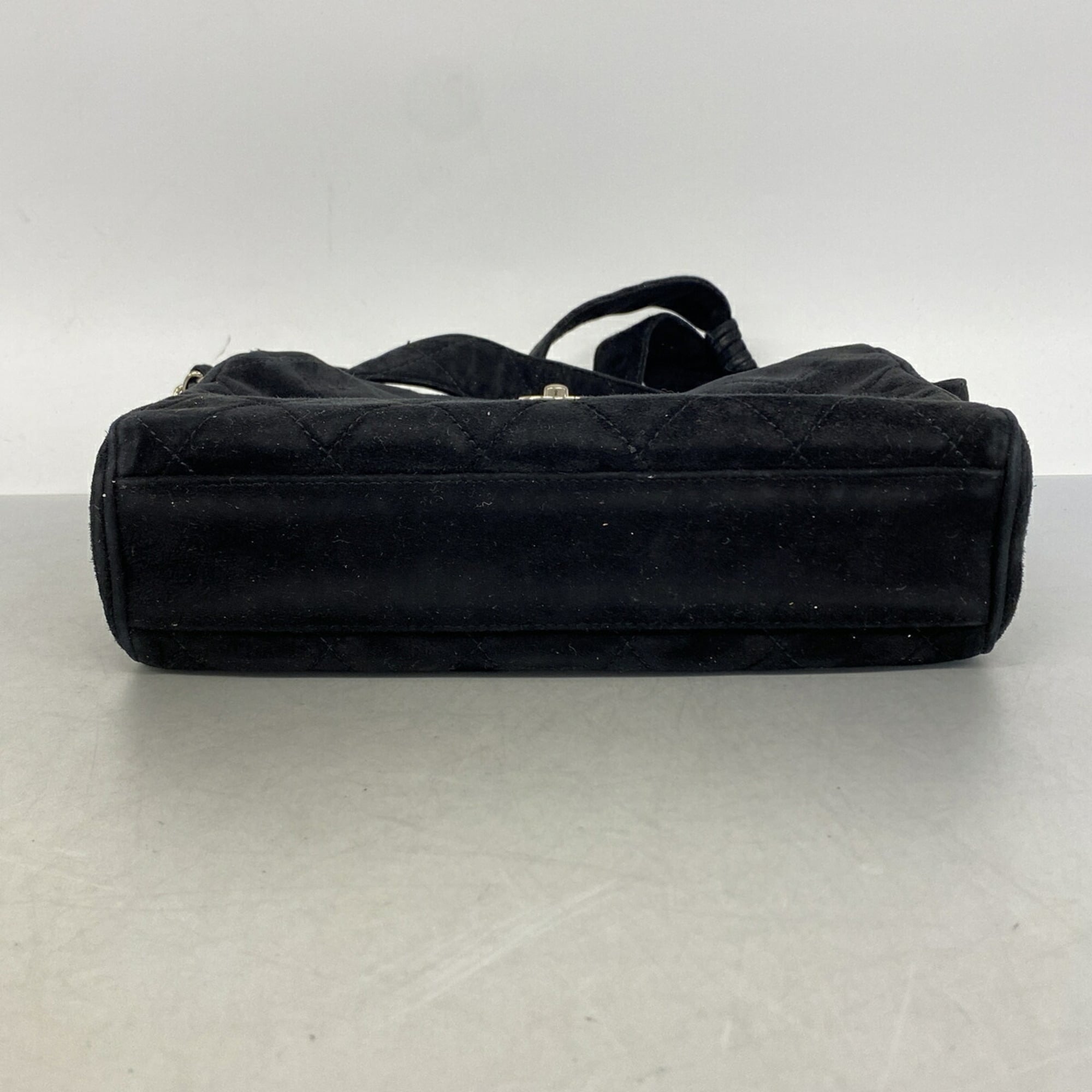 Chanel Black Suede Shoulder Bag (Pre-Owned)