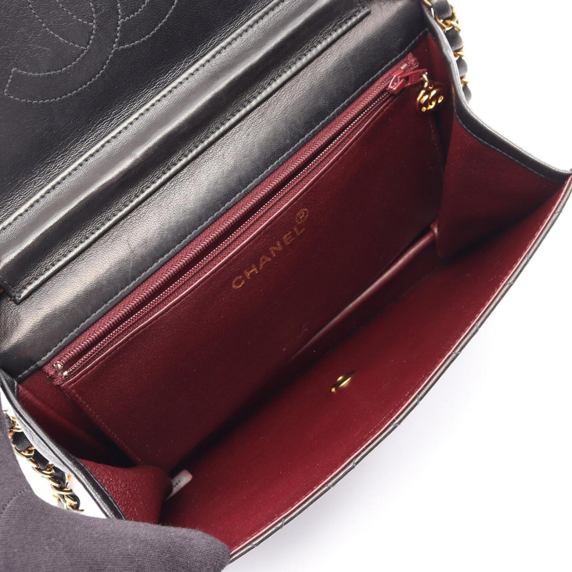 Chanel Matelasse Black Leather Handbag Shoulder Bag (Pre-Owned)