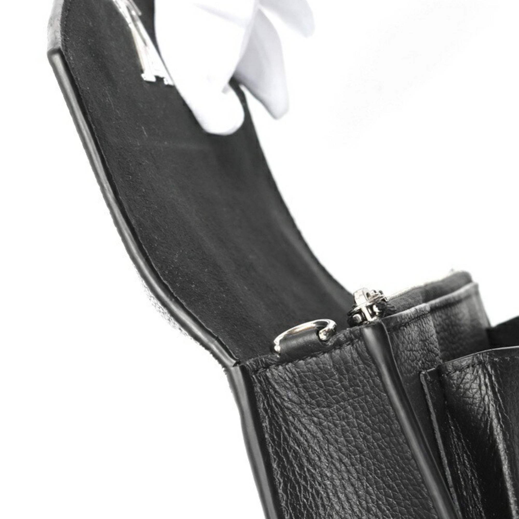 Louis Vuitton Black Noir Leather Pochette (Pre-Owned)