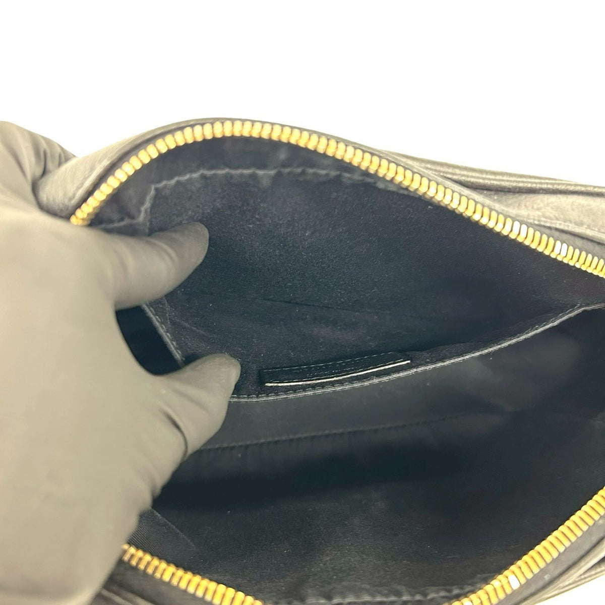 Saint Laurent Black Leather Pochette Shoulder Bag (Pre-Owned)