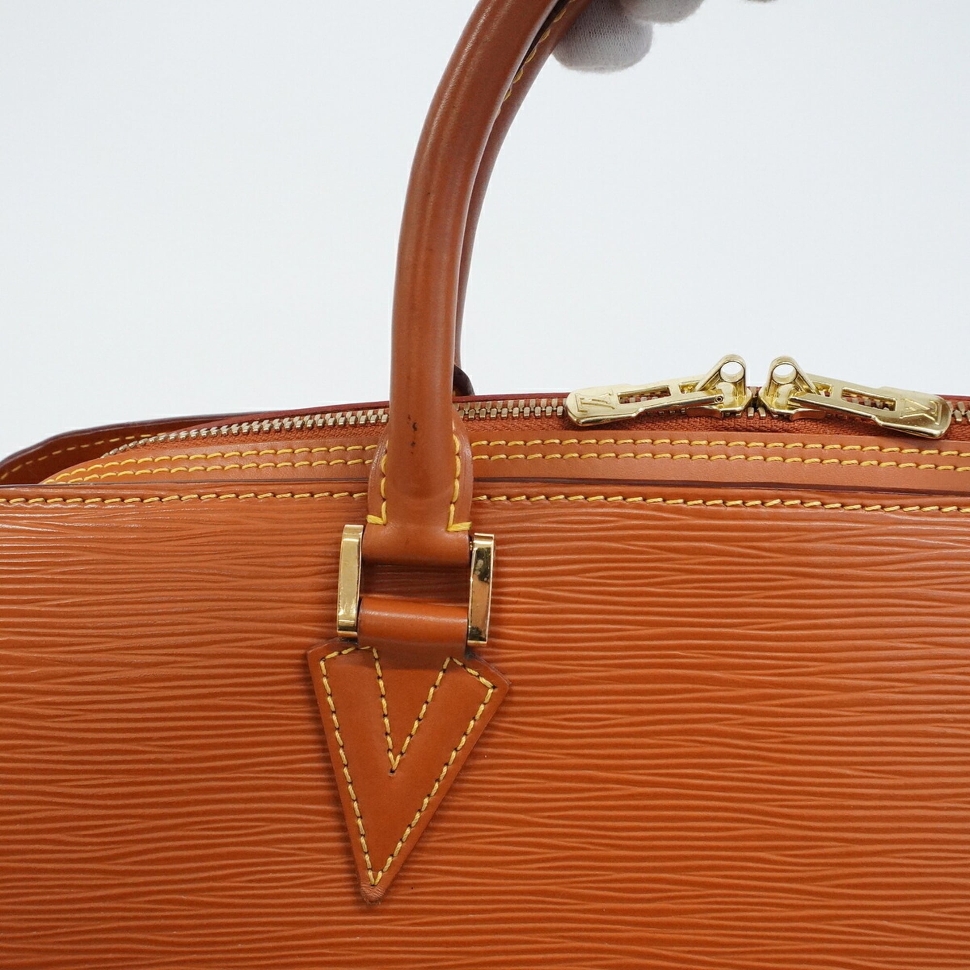 Louis Vuitton Gold Cipango Handbag (Pre-Owned)