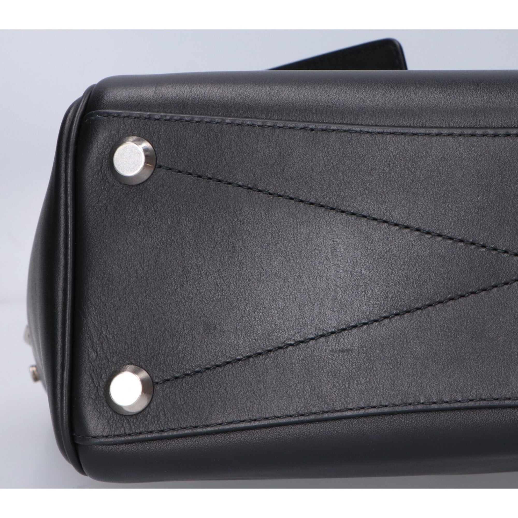 Balenciaga Black Leather Shoulder Bag (Pre-Owned)