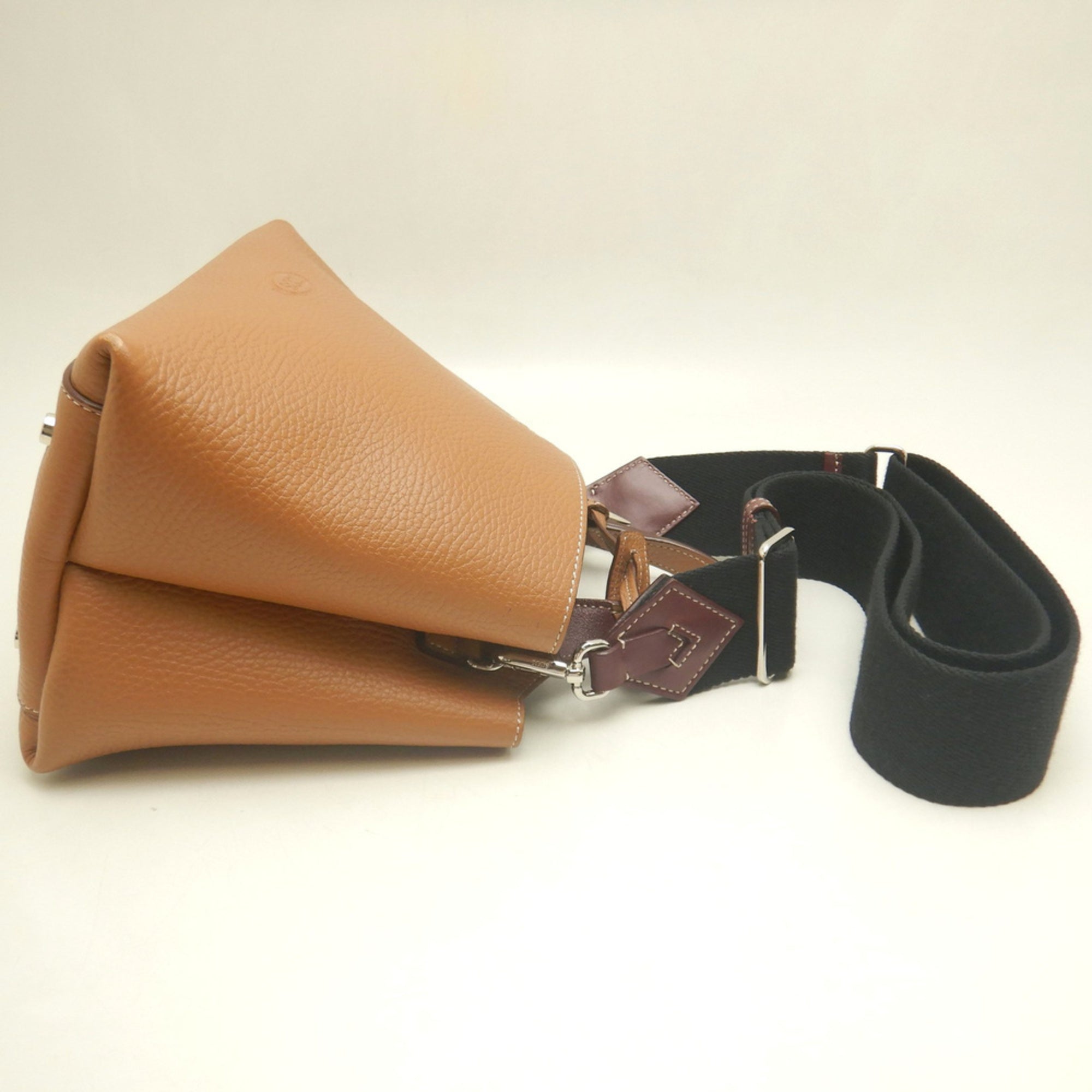 Tod's Brown Leather Handbag (Pre-Owned)