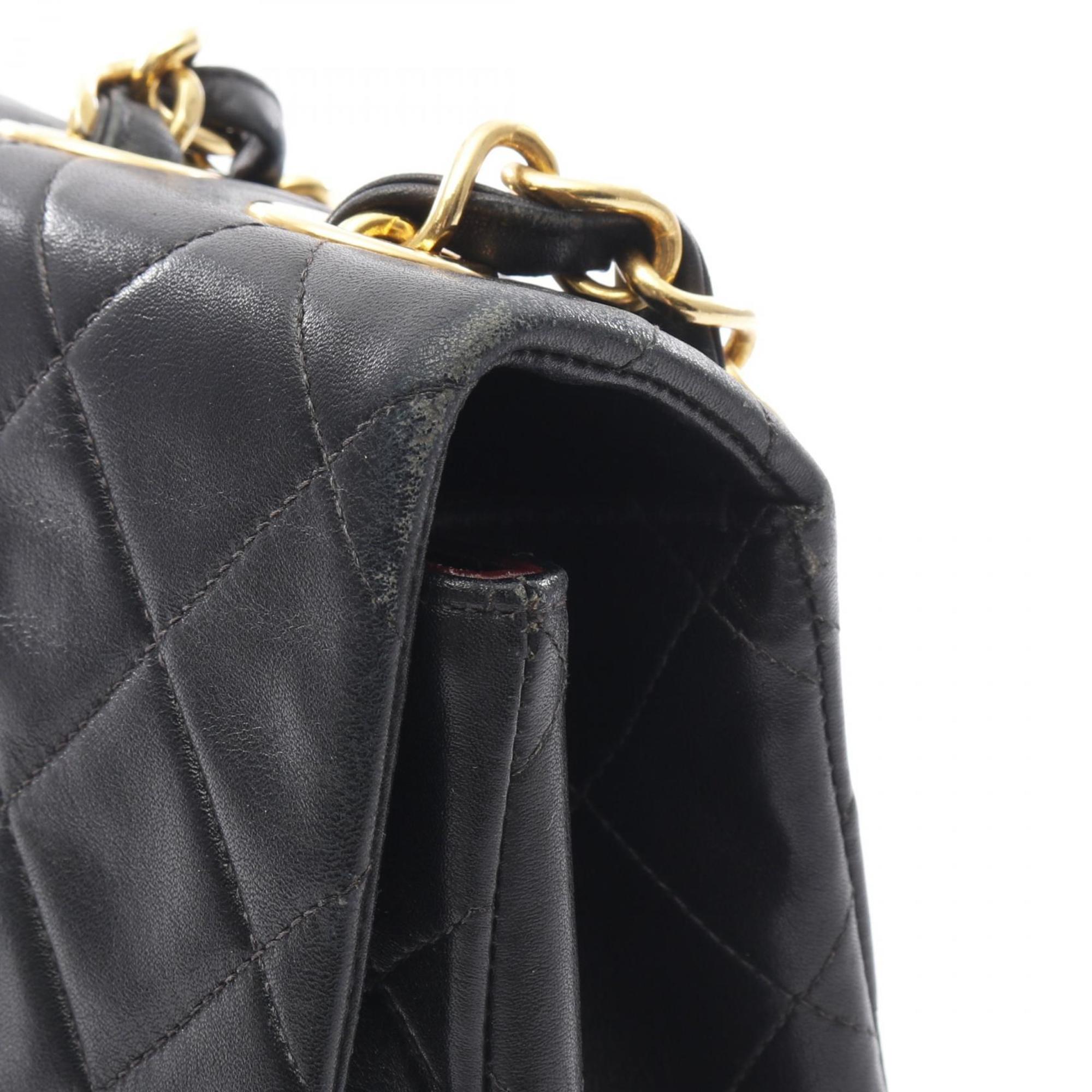 Chanel Black Leather Shoulder Bag (Pre-Owned)