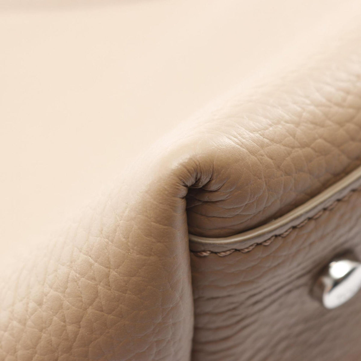 Tod's Beige Leather Handbag Tote Bag (Pre-Owned)