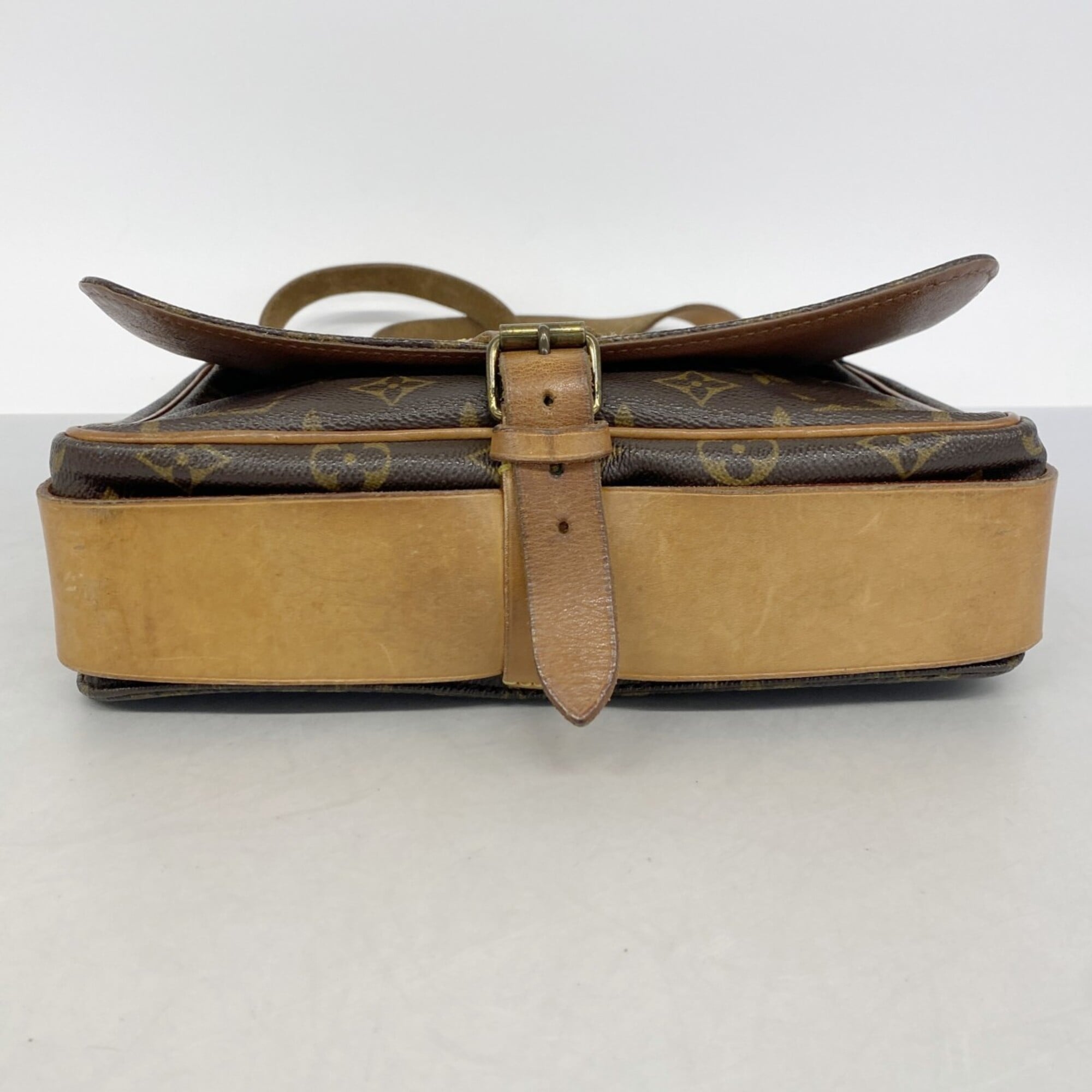 Louis Vuitton Brown Shoulder Bag (Pre-Owned)