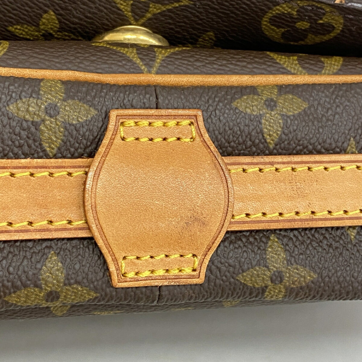 Louis Vuitton Brown Shoulder Bag (Pre-Owned)
