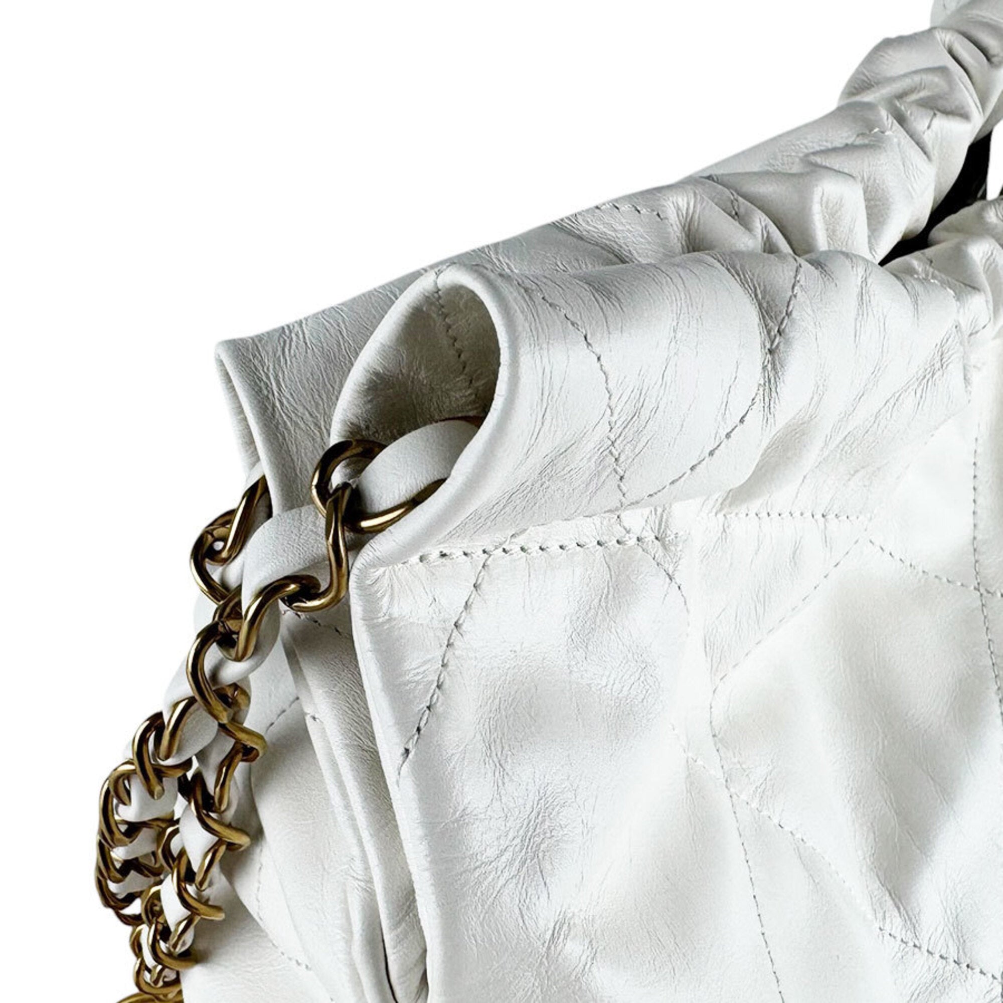 Chanel White Leather Shoulder Bag (Pre-Owned)