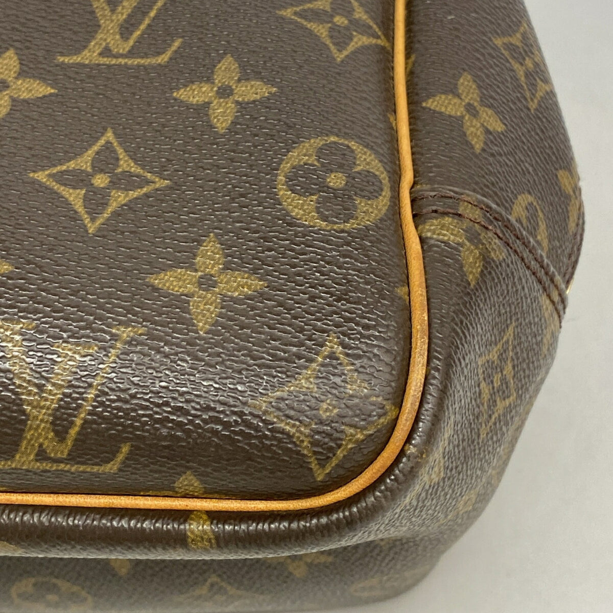 Louis Vuitton Brown Handbag (Pre-Owned)