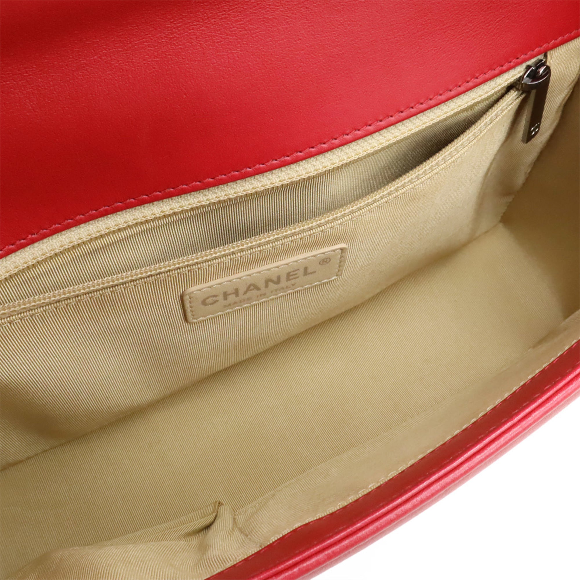 Chanel Red Color Leather Shoulder Bag (Pre-Owned)