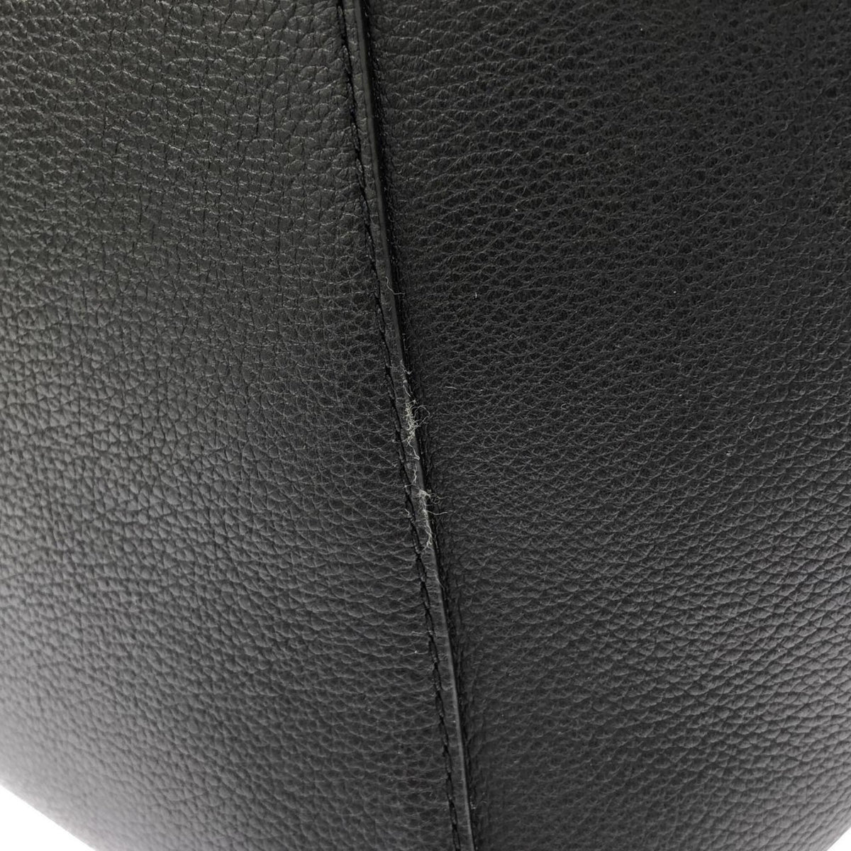 Louis Vuitton Black Leather Handbag (Pre-Owned)