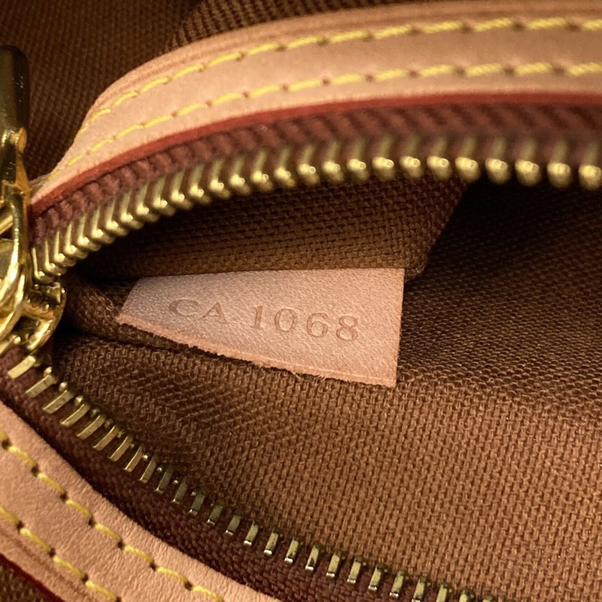 Louis Vuitton Monogram Monogram Shoulder Bag (Pre-Owned)