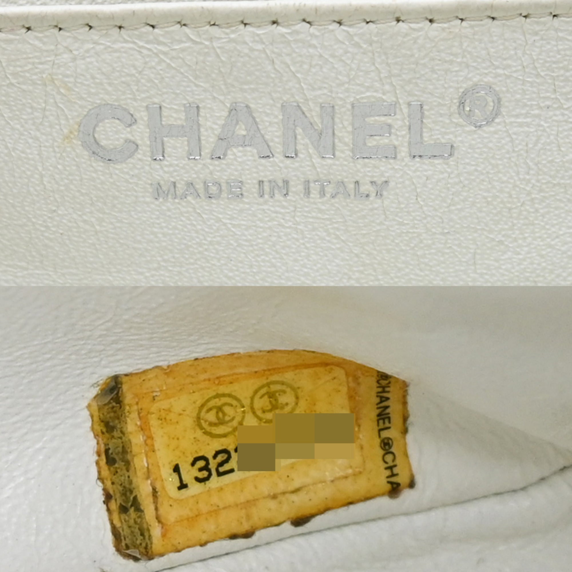 Chanel White Grained Calfskin Shoulder Bag (Pre-Owned)