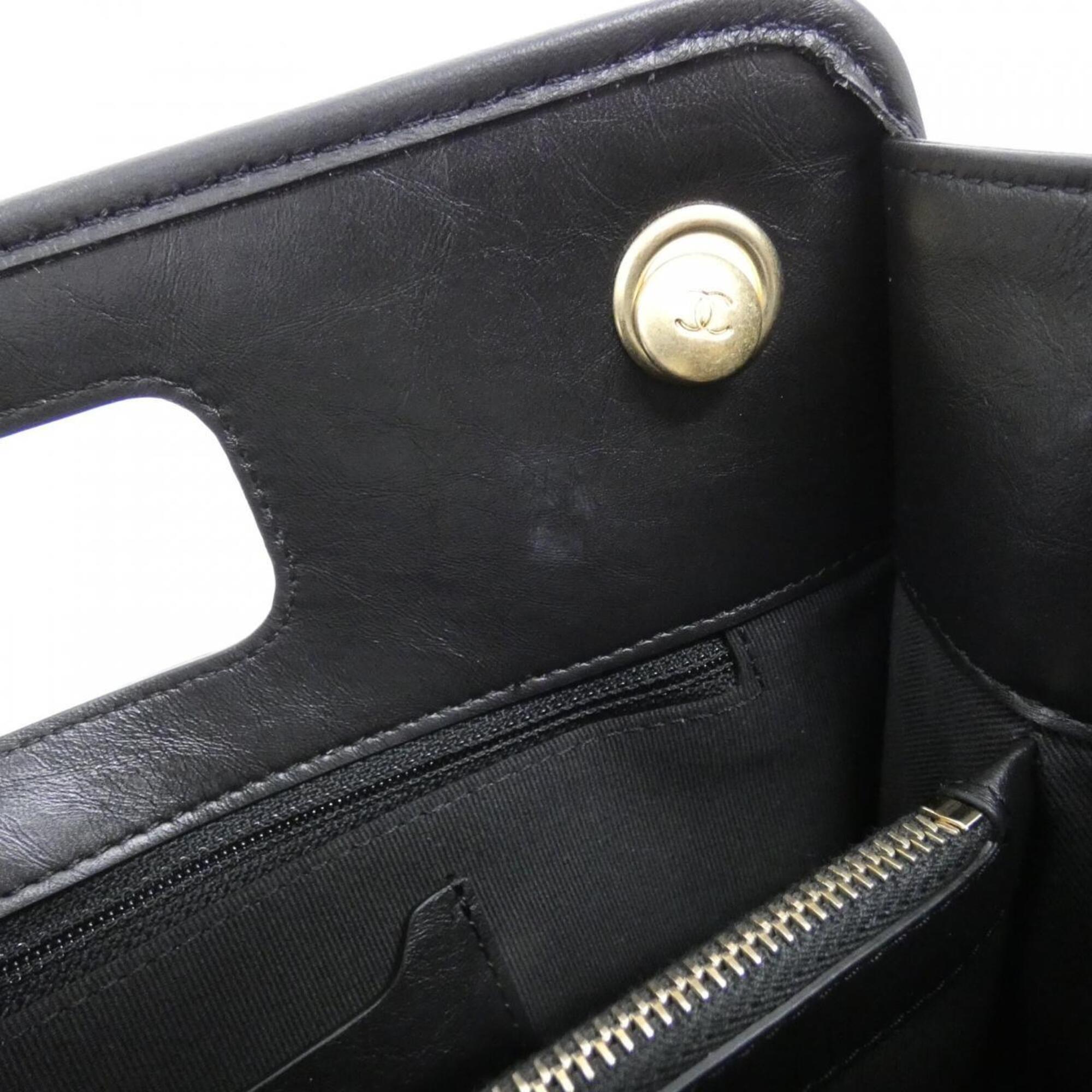 Chanel Black Leather Shoulder Bag (Pre-Owned)