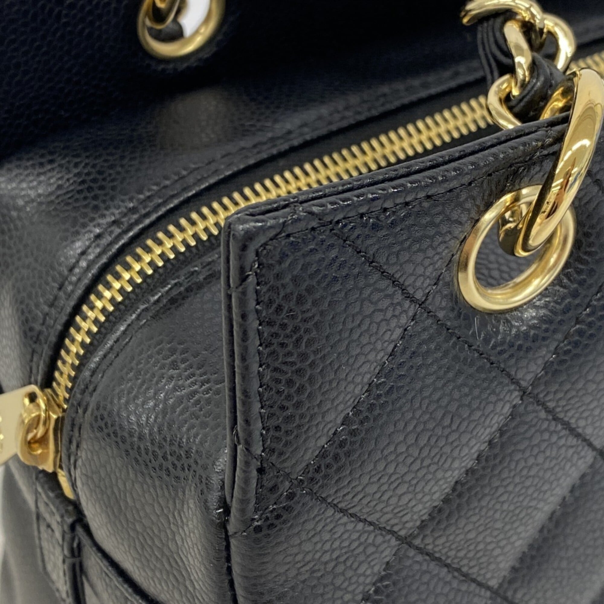 Chanel Black Grained Calfskin Handbag (Pre-Owned)