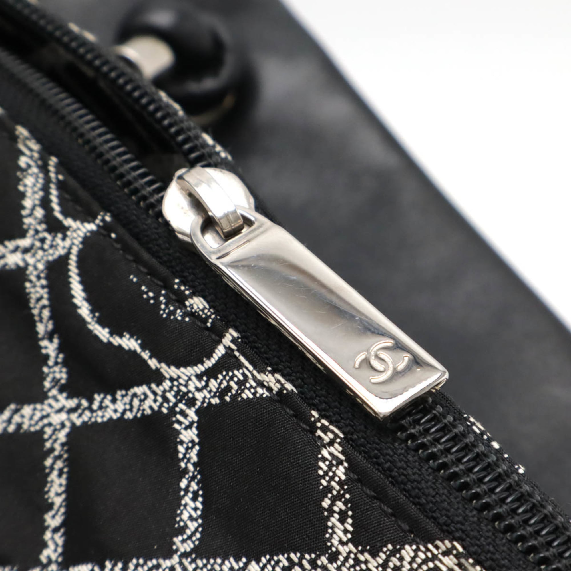 Chanel Black White Leather Shoulder Bag Tote Bag (Pre-Owned)