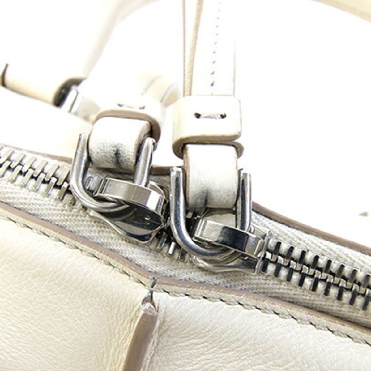 Tod's Ivory Leather Handbag (Pre-Owned)