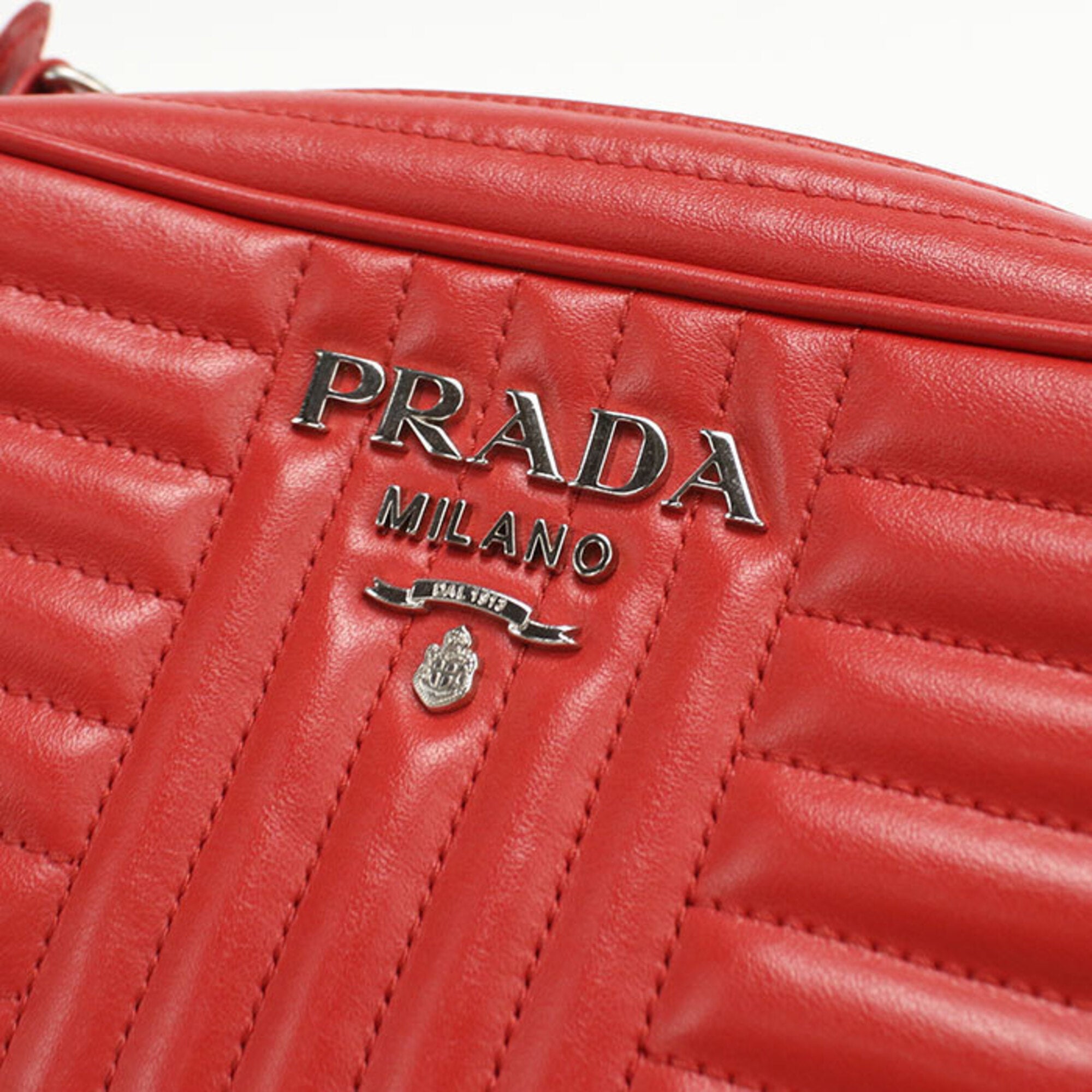 Prada Red Color Leather Shoulder Bag (Pre-Owned)