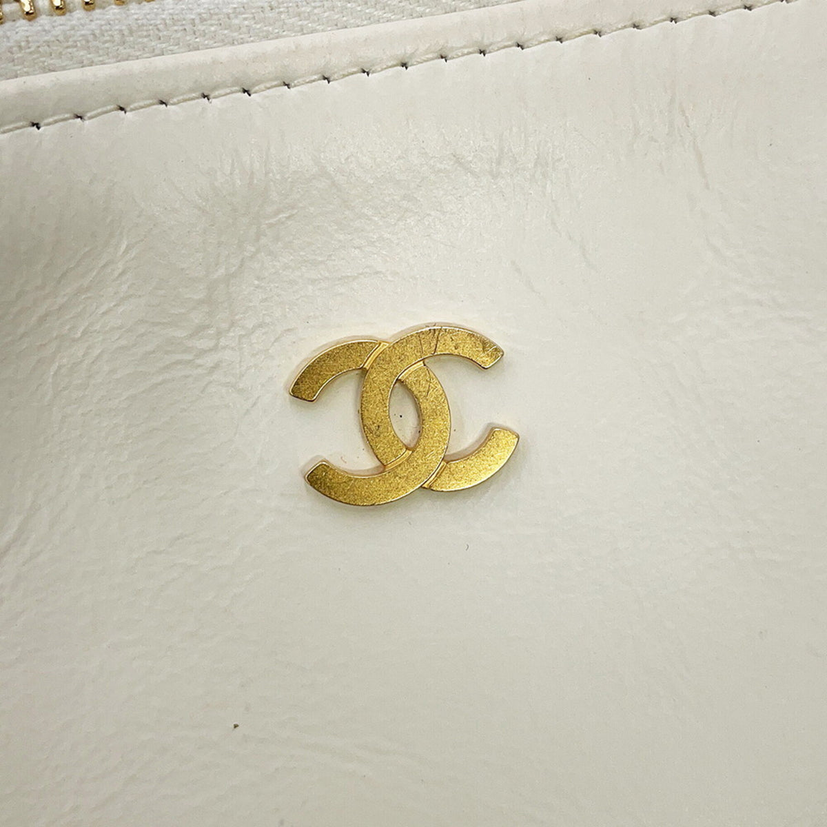 Chanel Matelasse White Leather Handbag (Pre-Owned)